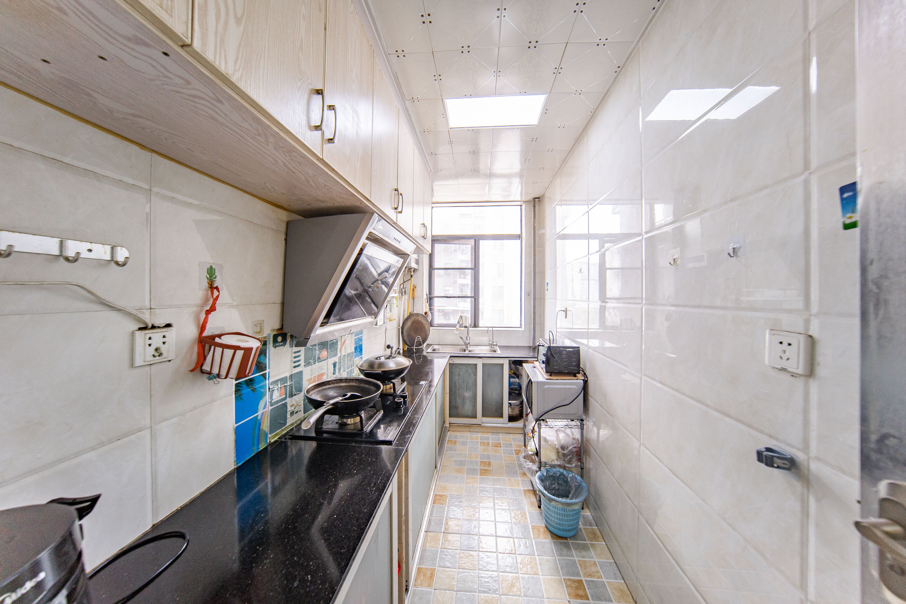 阳光100三期  3室2厅1卫    90.0万 阳光100三期  3室2厅1卫    90.0万厨房