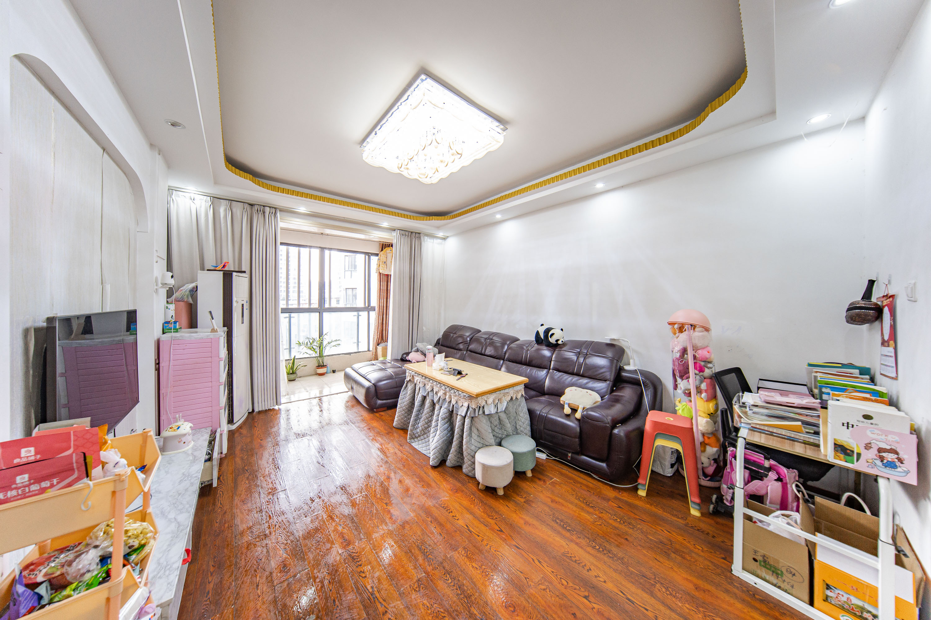 阳光100三期  3室2厅1卫    90.0万 阳光100三期  3室2厅1卫    90.0万客厅