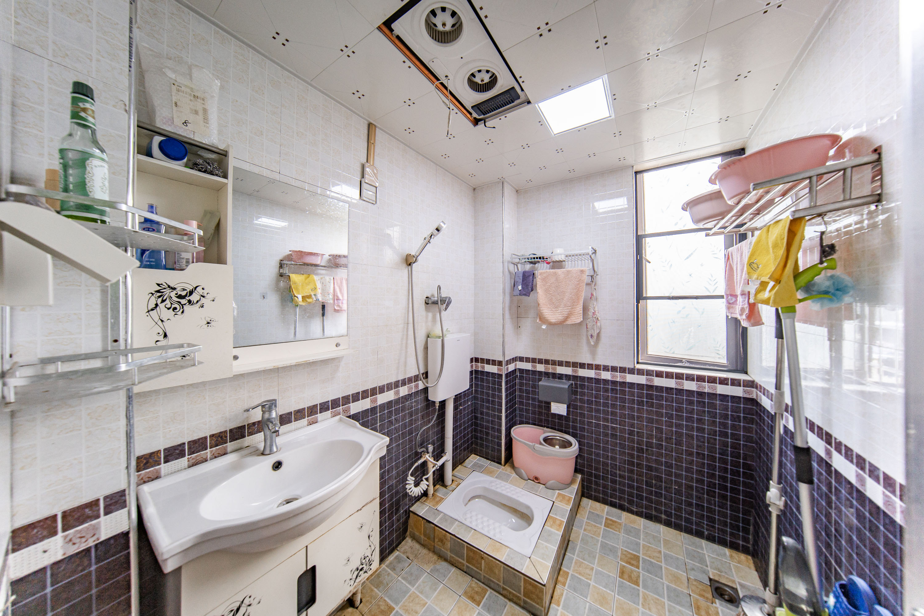 阳光100三期  3室2厅1卫    90.0万 阳光100三期  3室2厅1卫    90.0万卫生间