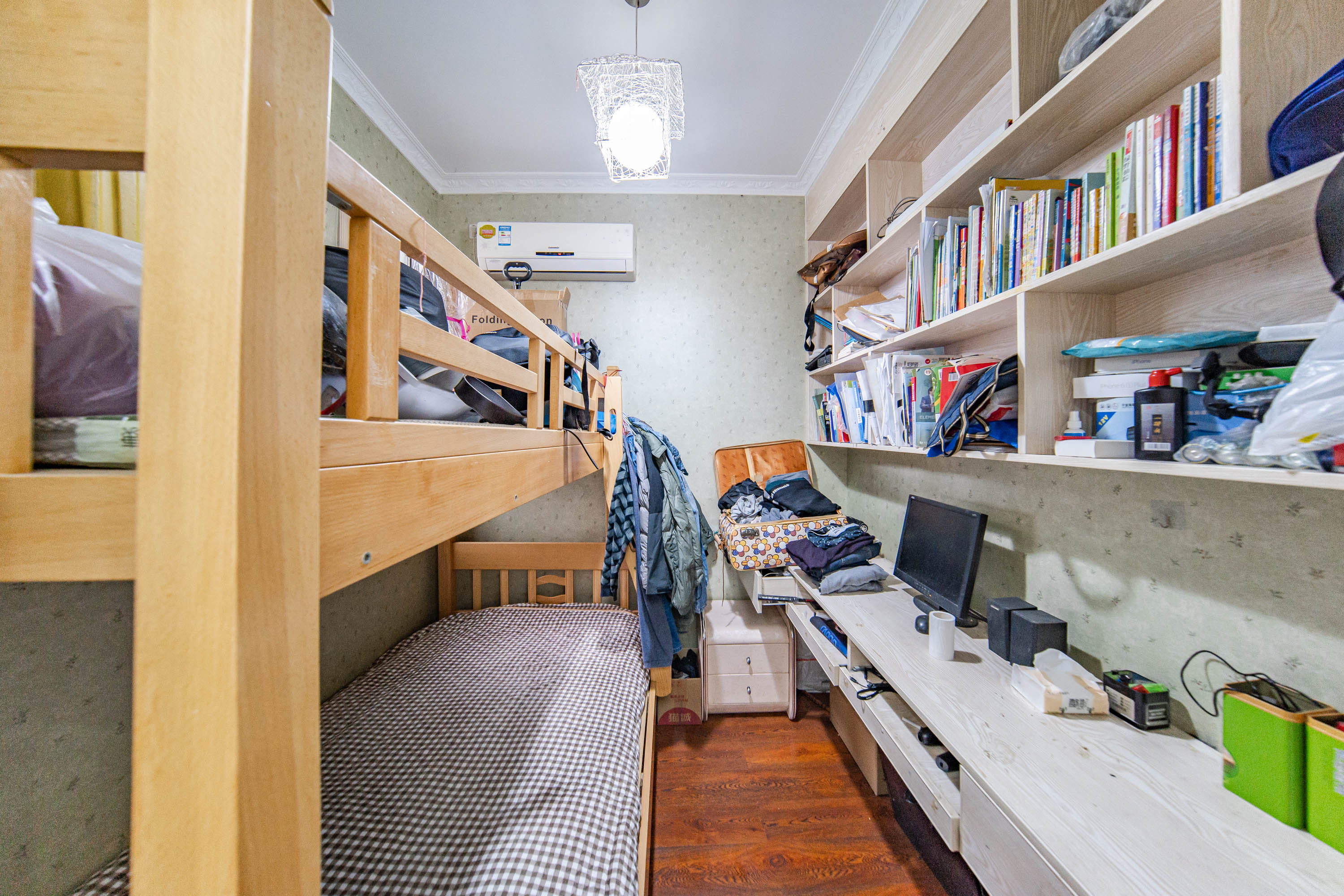 阳光100三期  3室2厅1卫    90.0万 阳光100三期  3室2厅1卫    90.0万卧室