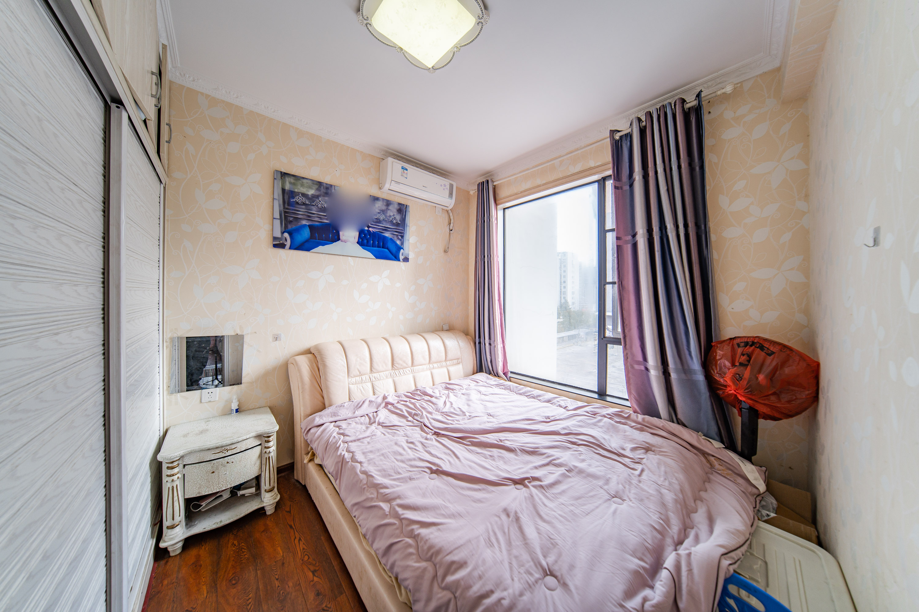 阳光100三期  3室2厅1卫    90.0万 阳光100三期  3室2厅1卫    90.0万卧室