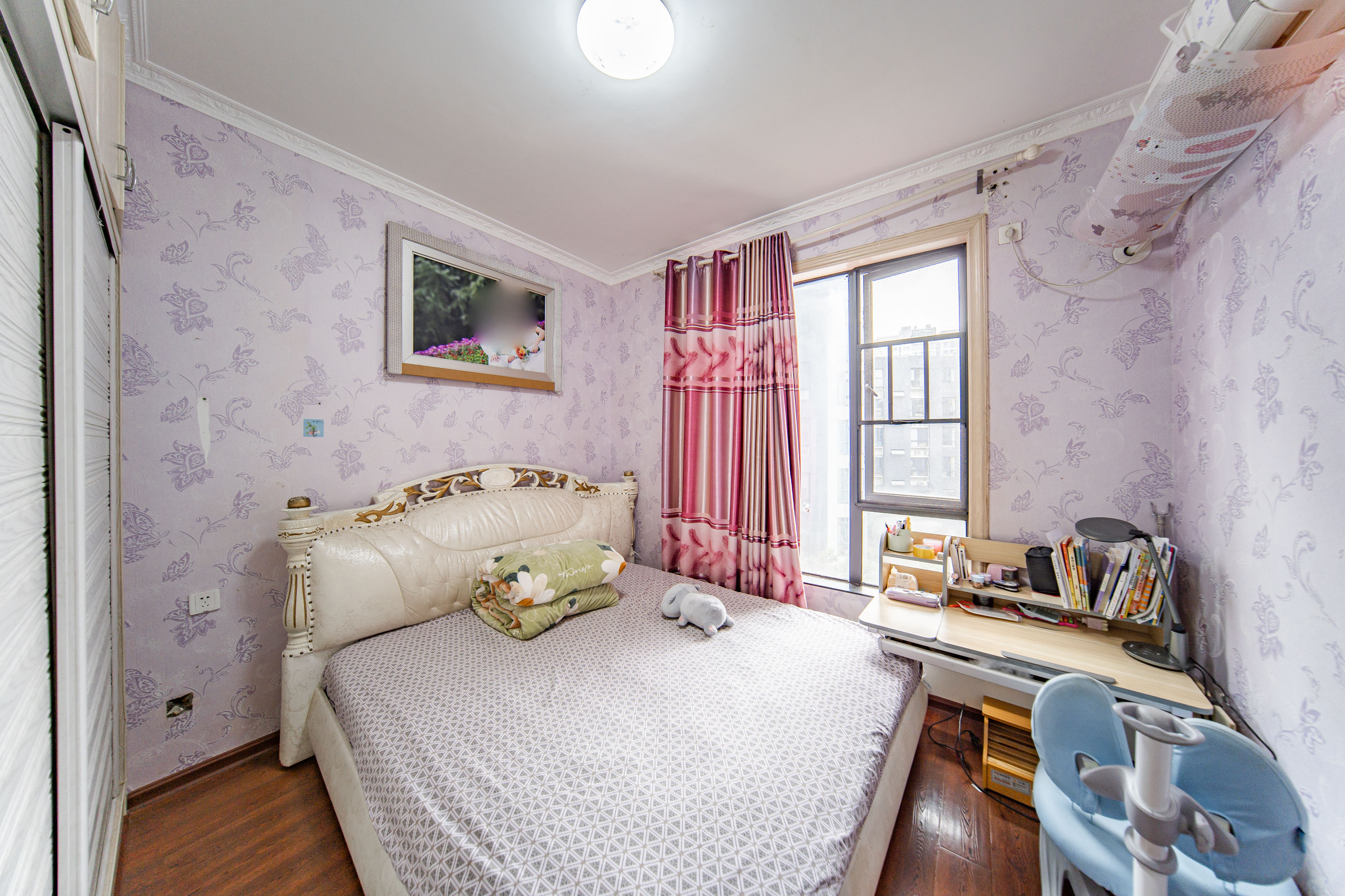 阳光100三期  3室2厅1卫    90.0万 阳光100三期  3室2厅1卫    90.0万卧室