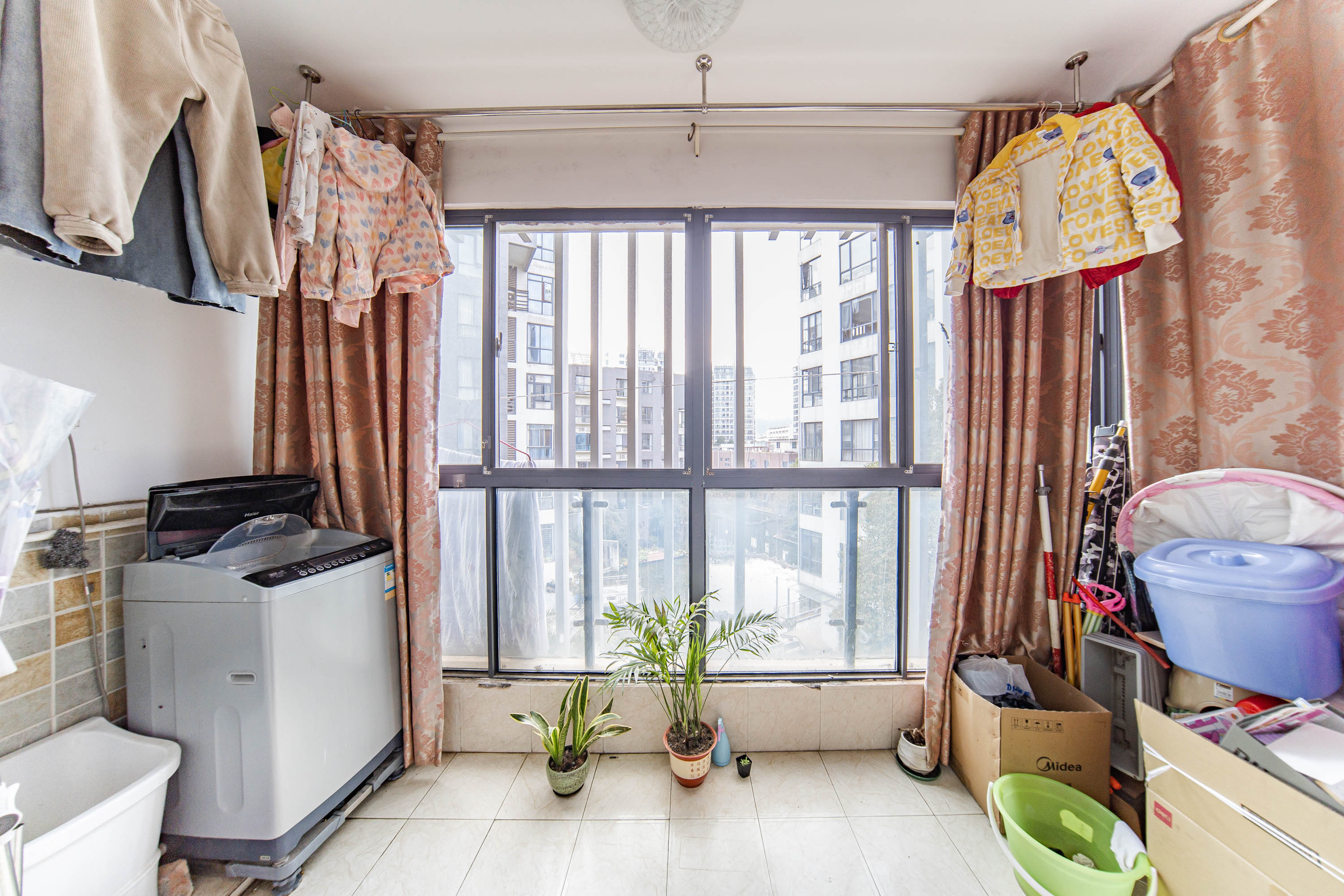 阳光100三期  3室2厅1卫    90.0万 阳光100三期  3室2厅1卫    90.0万阳台