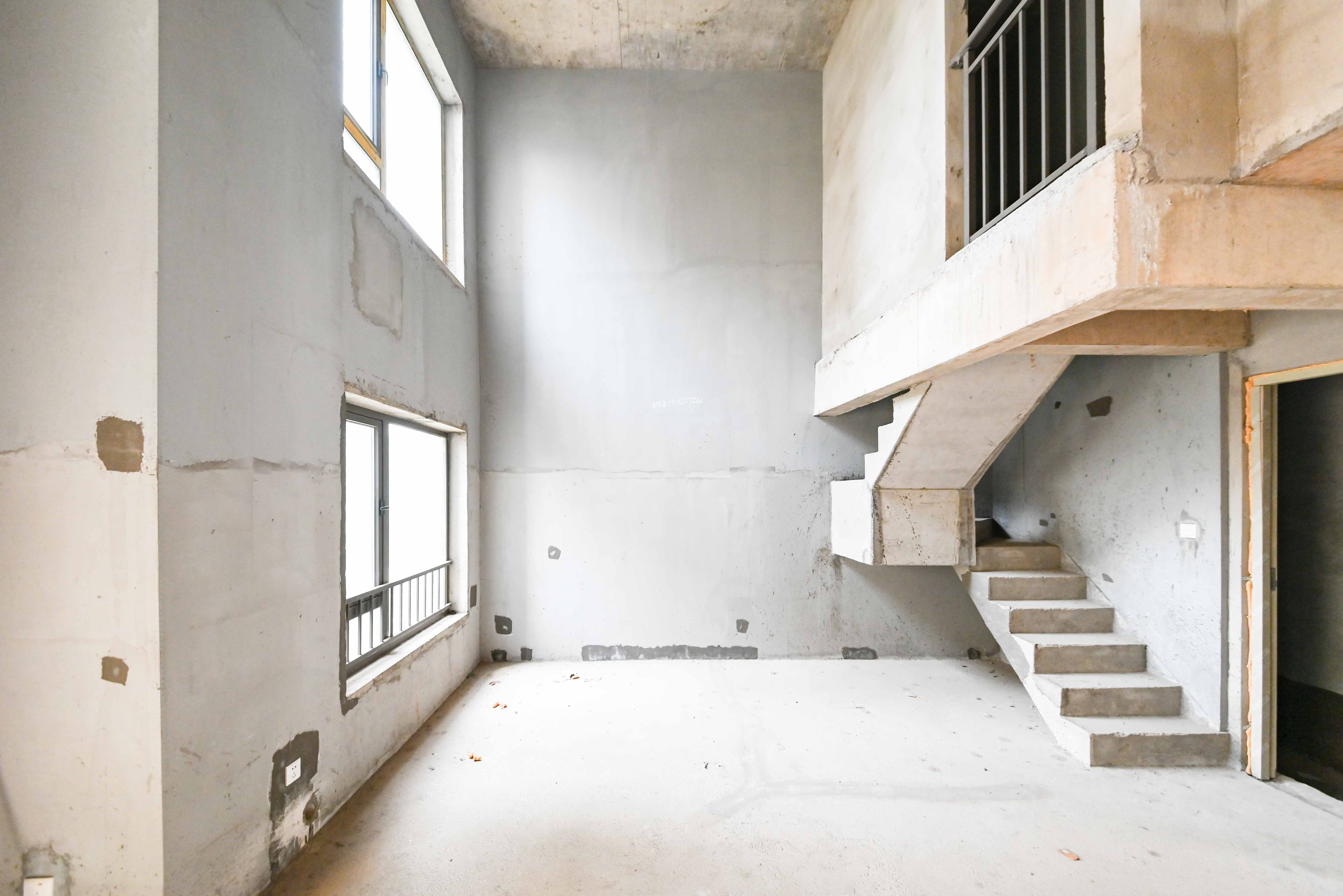 阳光城尚东湾蓝莓苑 4室2厅2卫 140.0万 阳光城尚东湾蓝莓苑 4室2厅2卫 140.0万客厅