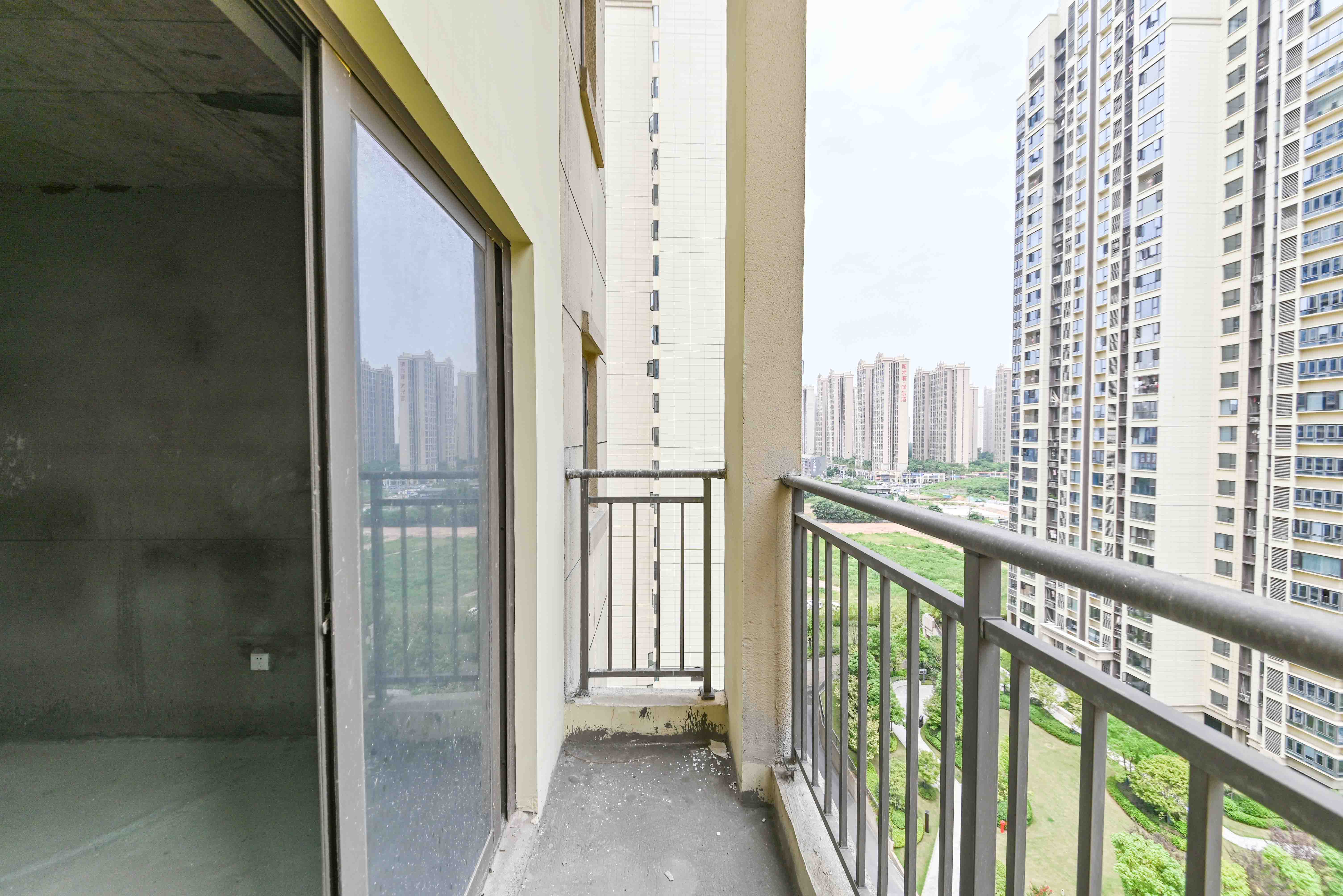 阳光城尚东湾蓝莓苑 4室2厅2卫 140.0万 阳光城尚东湾蓝莓苑 4室2厅2卫 140.0万其他