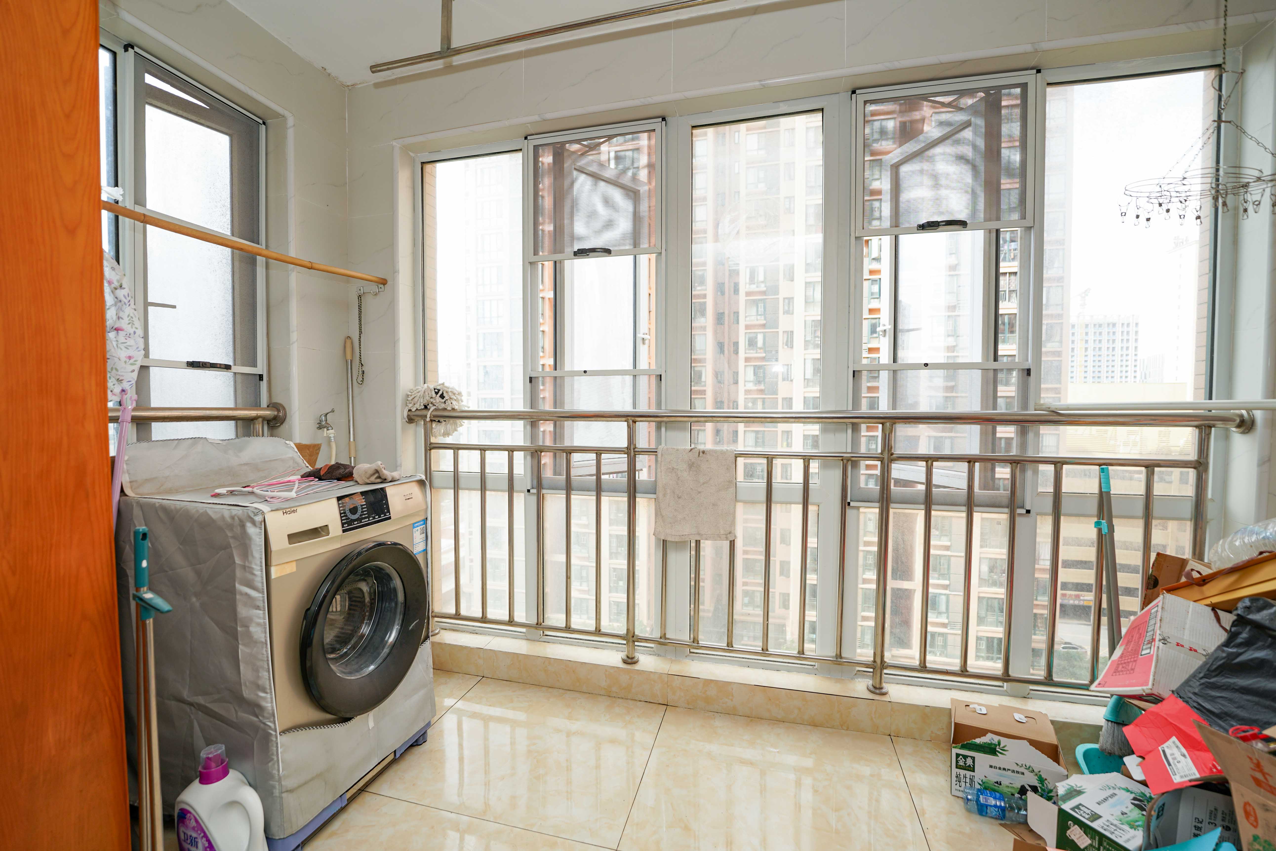 丽发新城  2室2厅1卫   80.00万其他