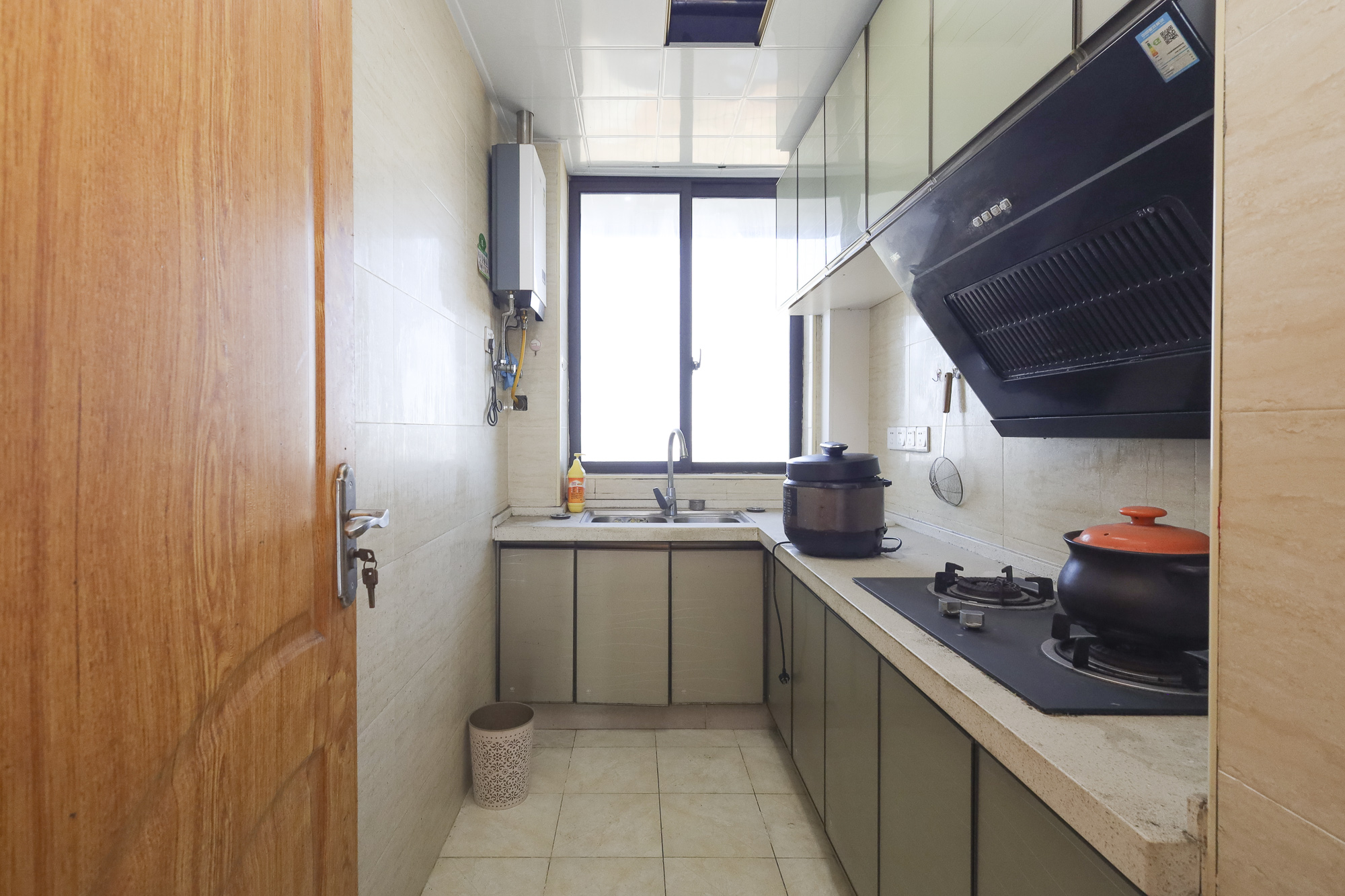 绿地海外滩一期  3室2厅2卫    75.0万厨房