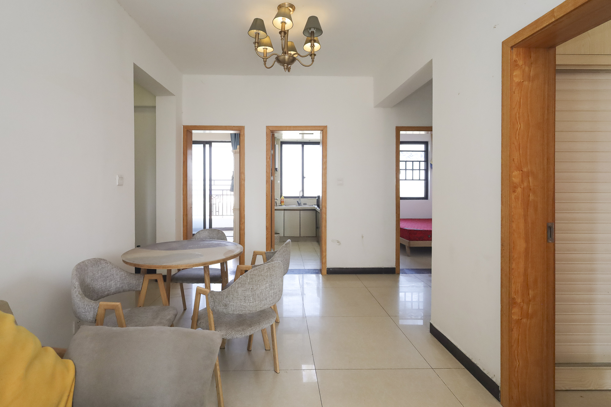 绿地海外滩一期  3室2厅2卫    75.0万其他