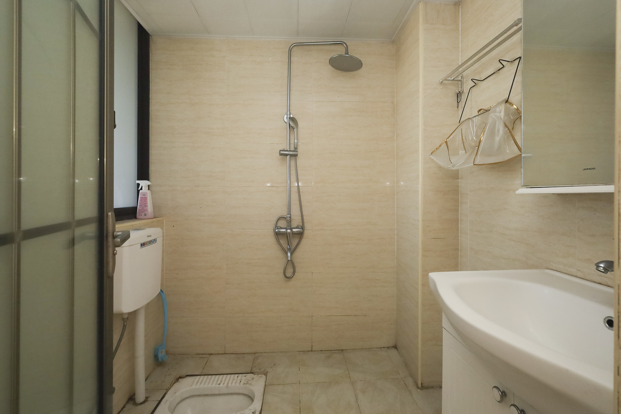 绿地海外滩一期  3室2厅2卫    75.0万卫生间