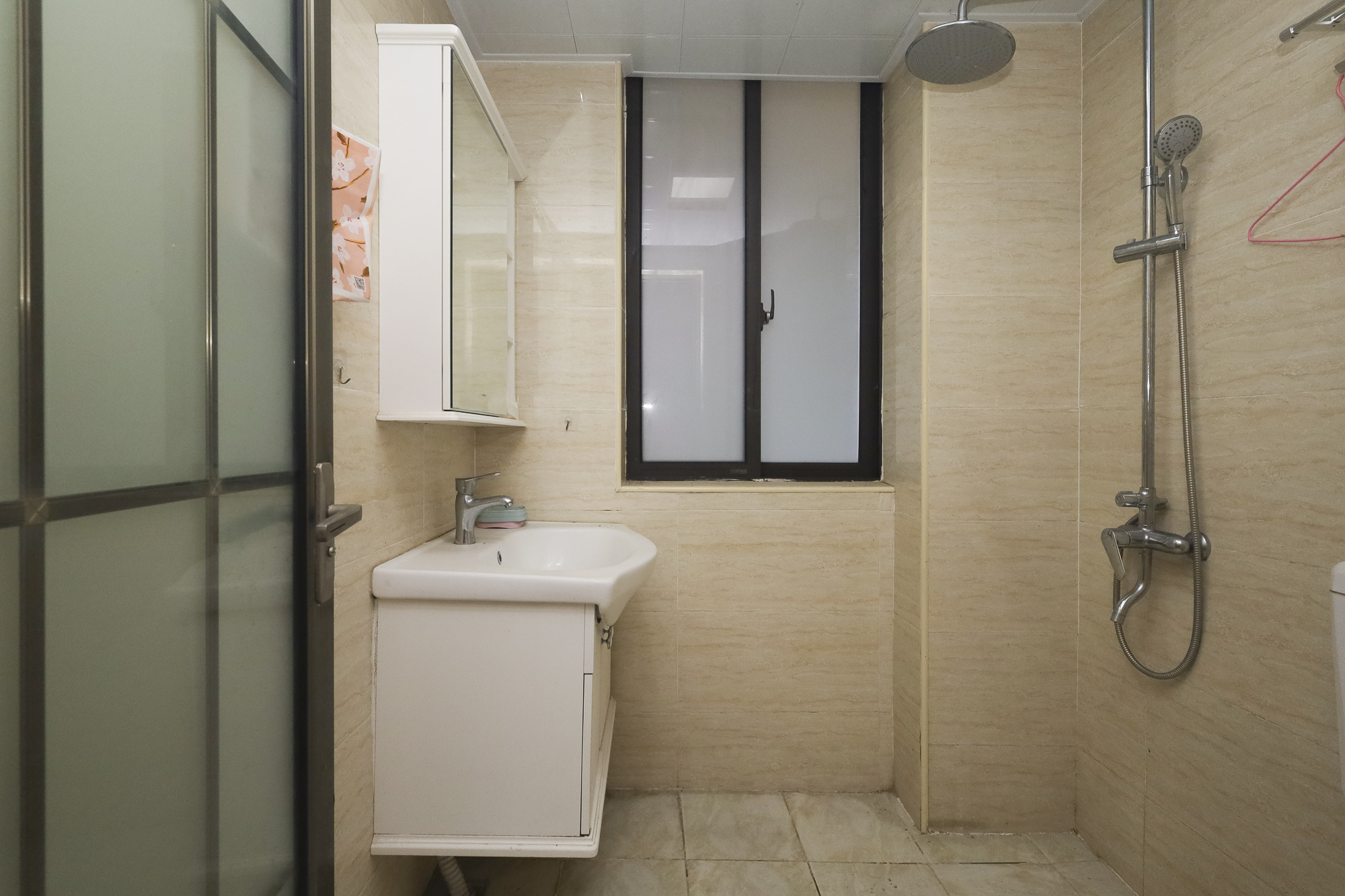 绿地海外滩一期  3室2厅2卫    75.0万卫生间