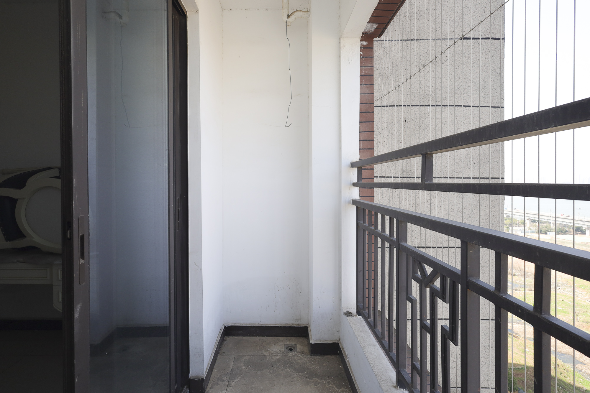 绿地海外滩一期  3室2厅2卫    75.0万阳台