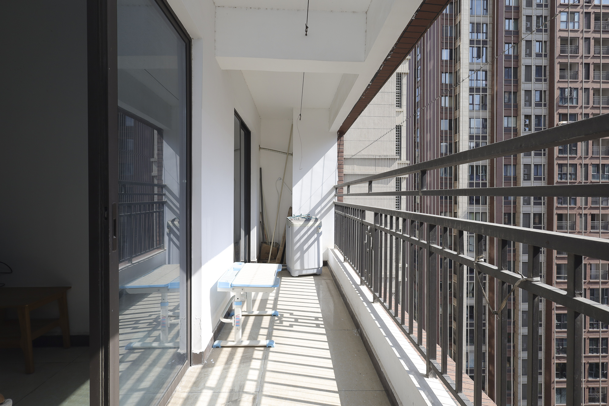 绿地海外滩一期  3室2厅2卫    75.0万阳台