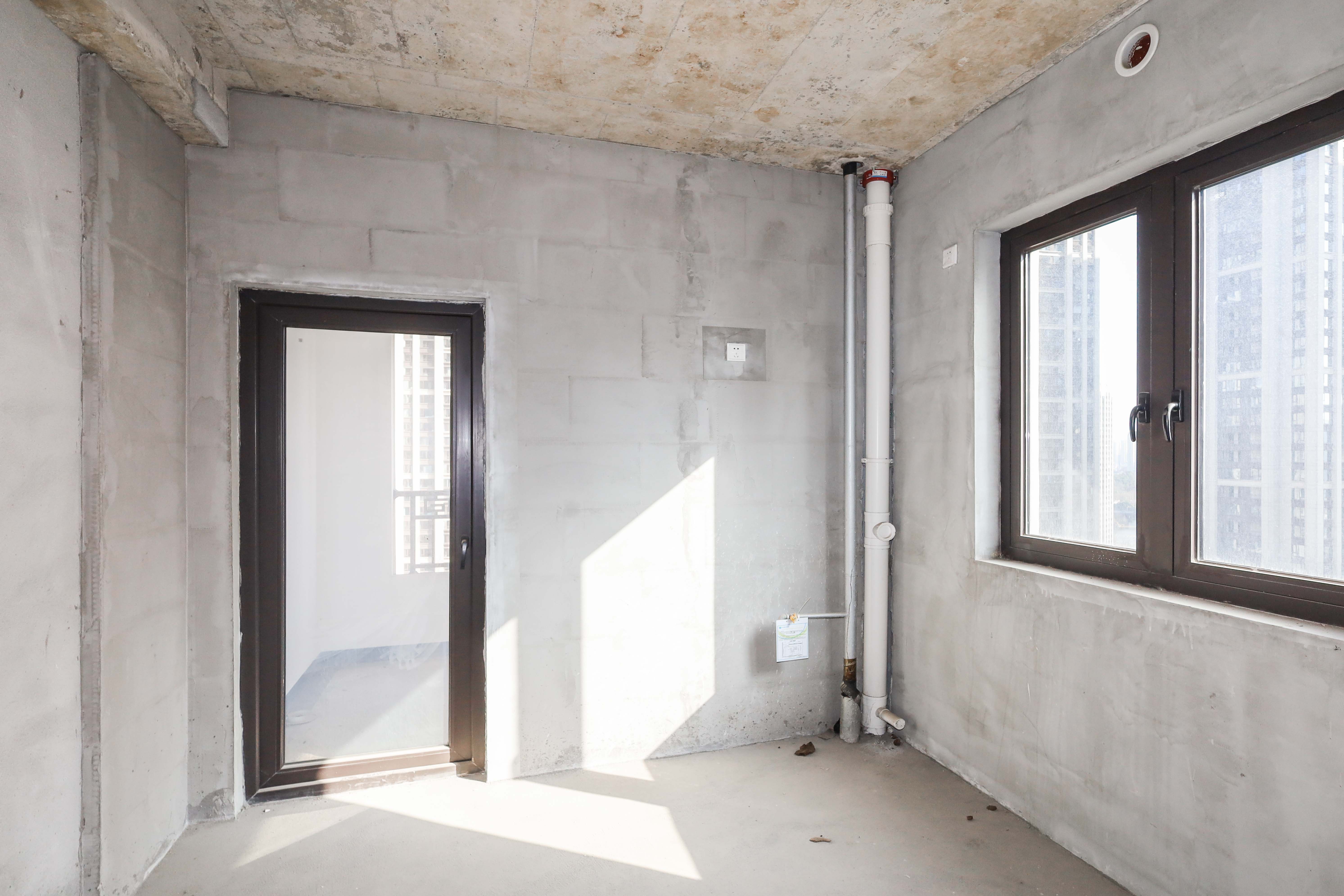 建发央著  4室2厅2卫   305.00万厨房