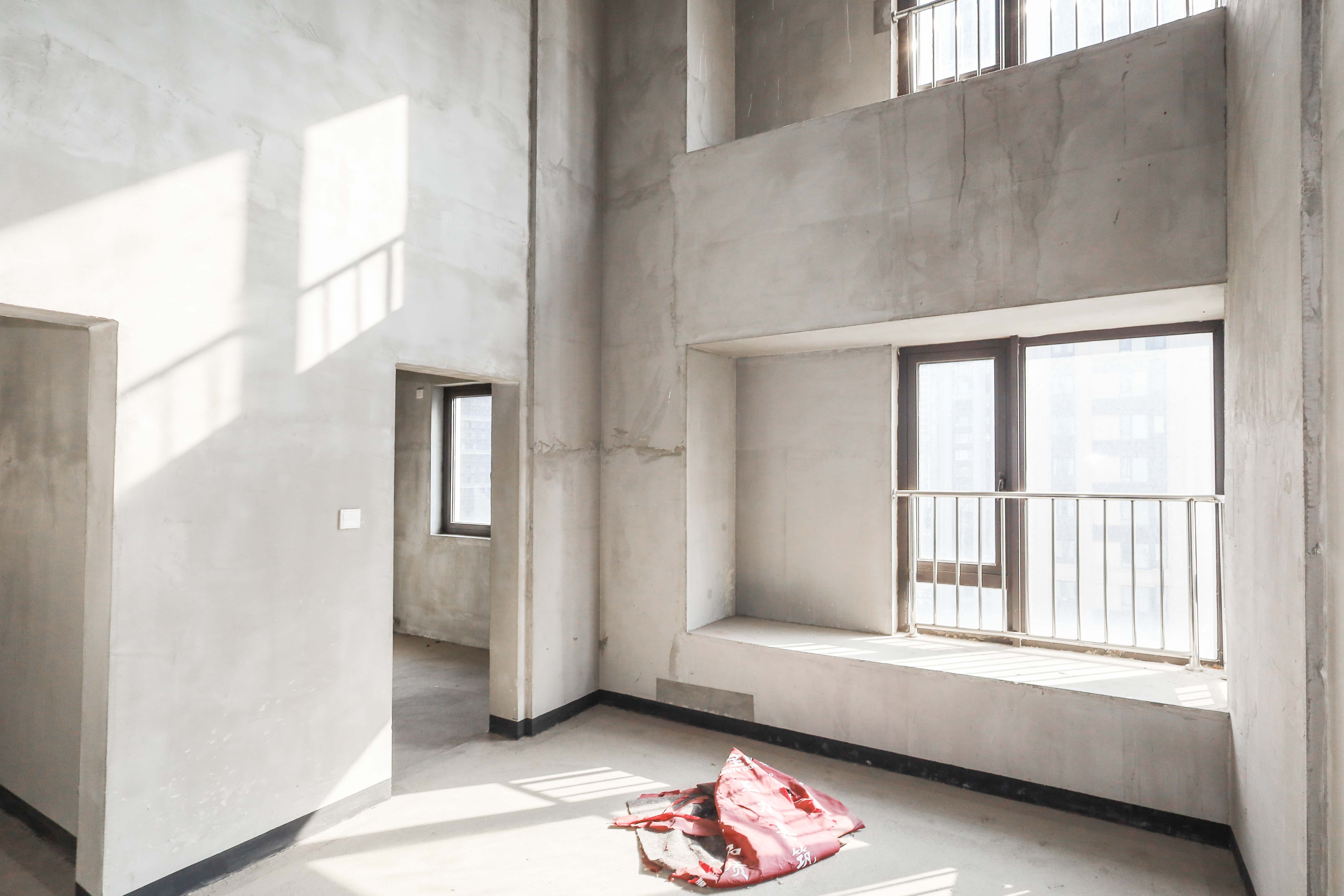 建发央著  4室2厅2卫   305.00万客厅