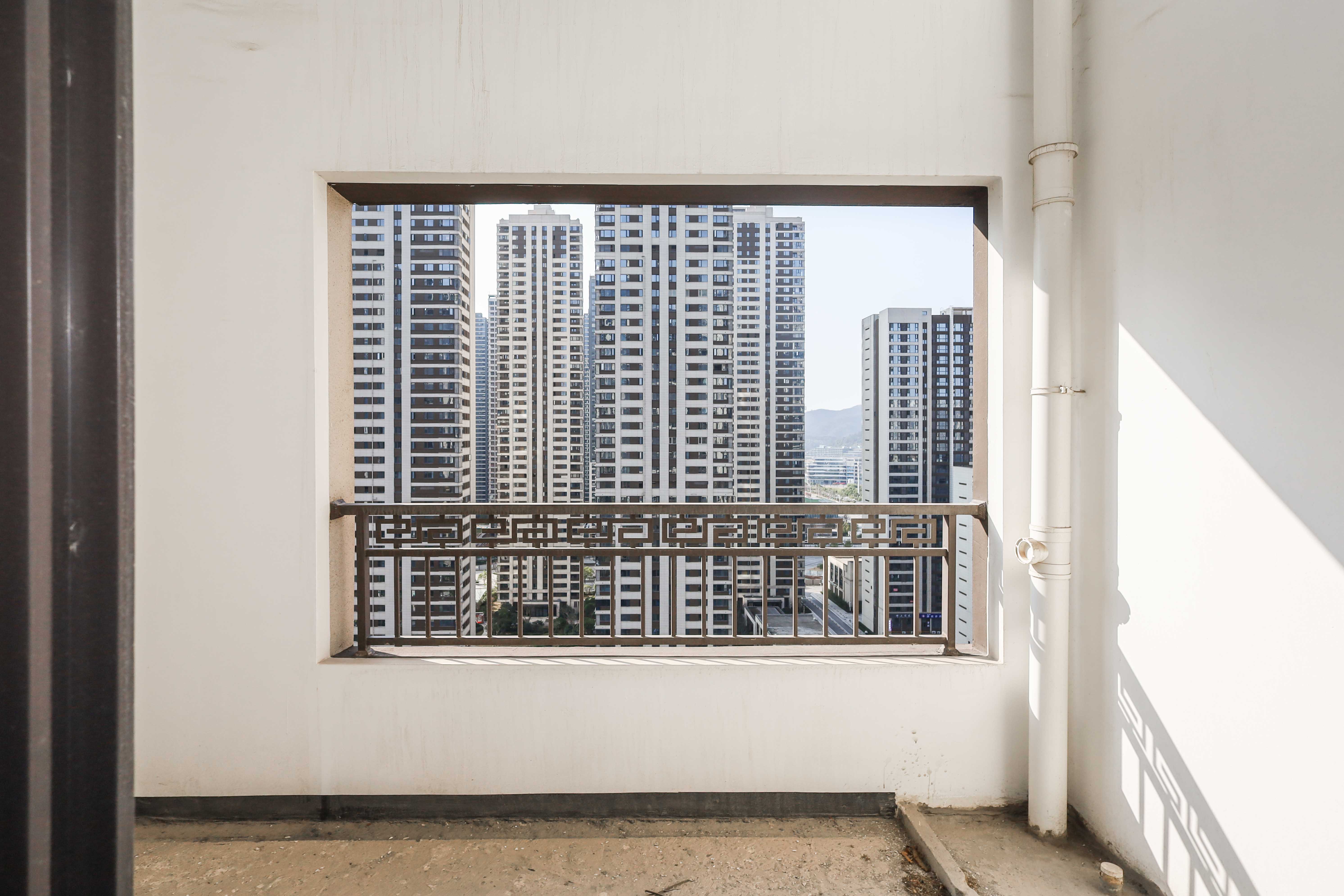 建发央著  4室2厅2卫   305.00万阳台