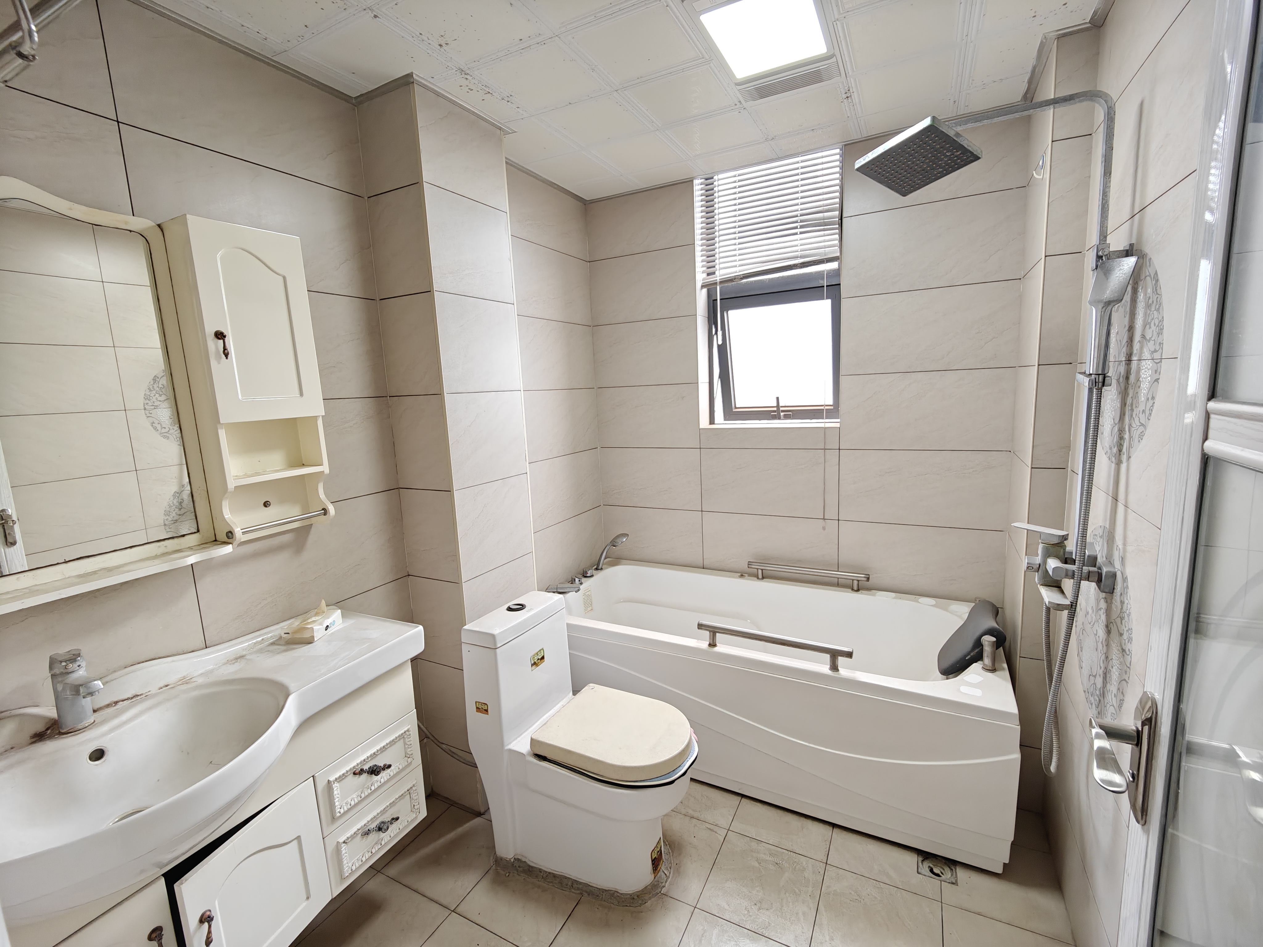 美的城一期 4室2厅2卫 59.8万 美的城一期 4室2厅2卫 59.8万室内图