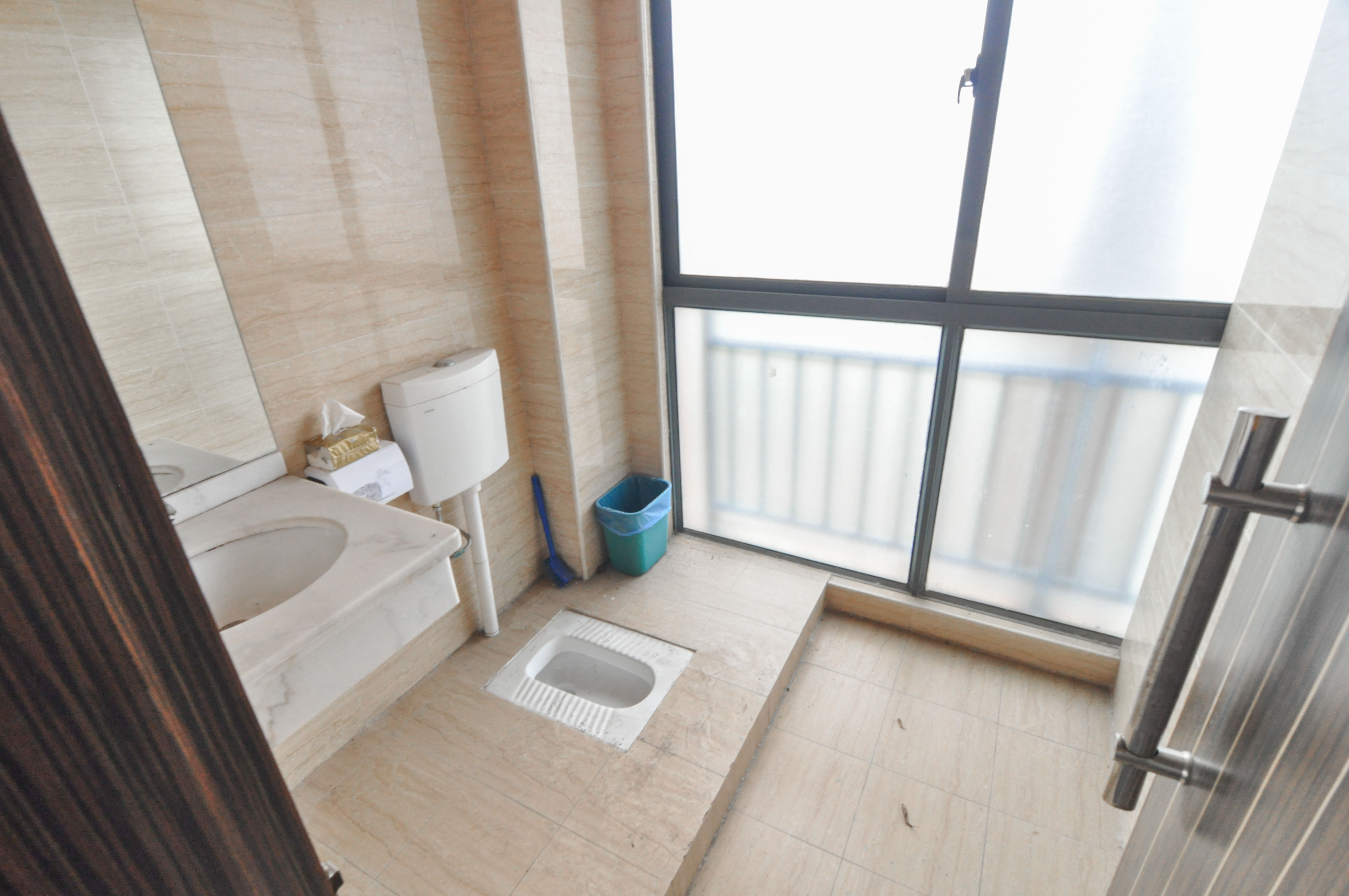 翡翠华庭  5室2厅2卫   149.50万其他