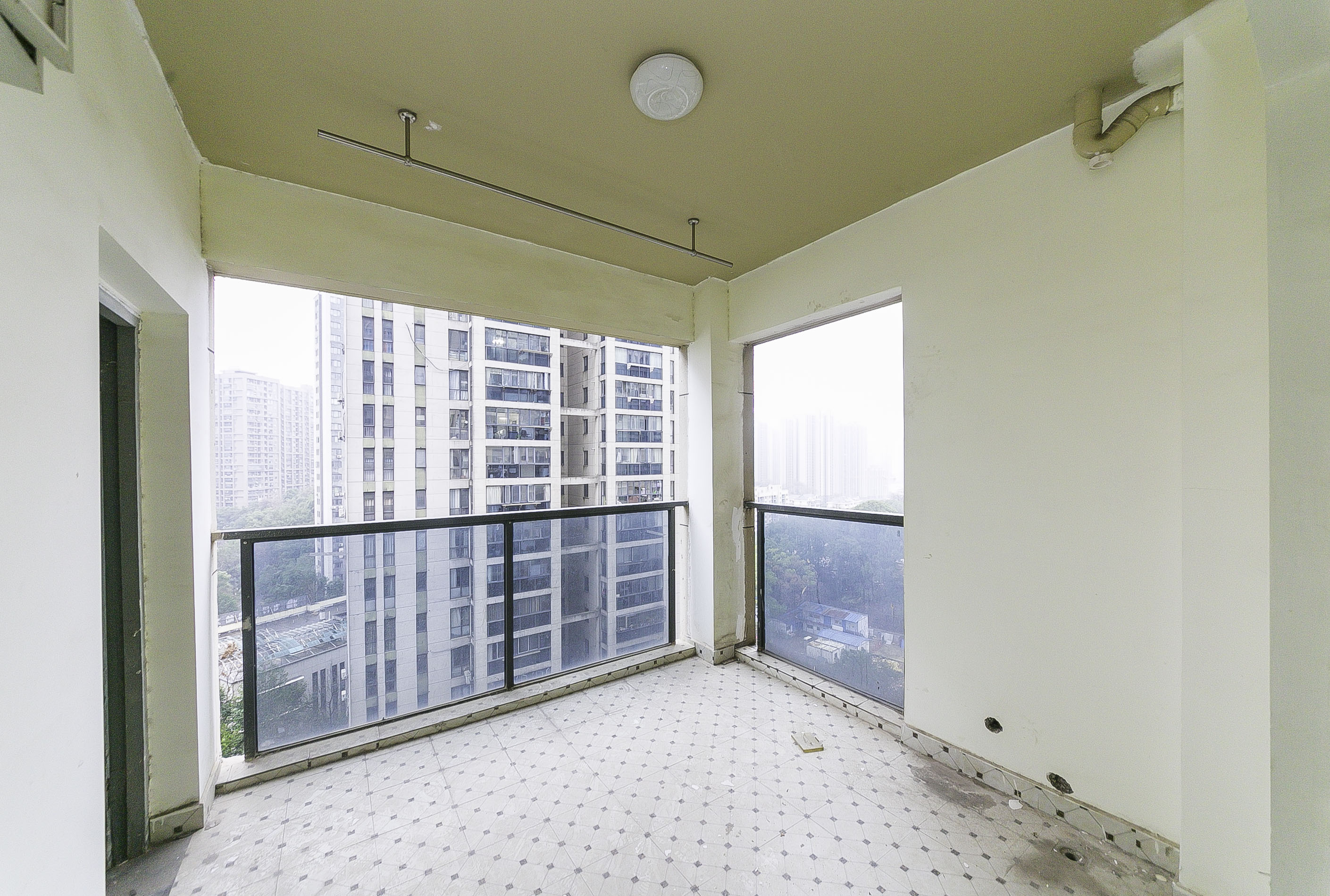 博林金谷  3室2厅2卫    139.8万阳台