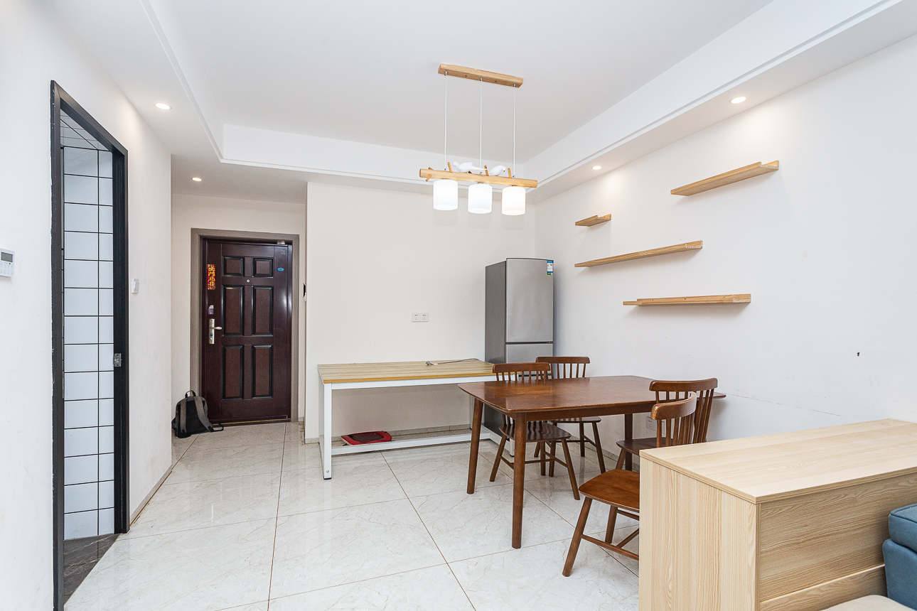 勤诚达境界城 3室2厅1卫 95.0万 勤诚达境界城 3室2厅1卫 95.0万客厅