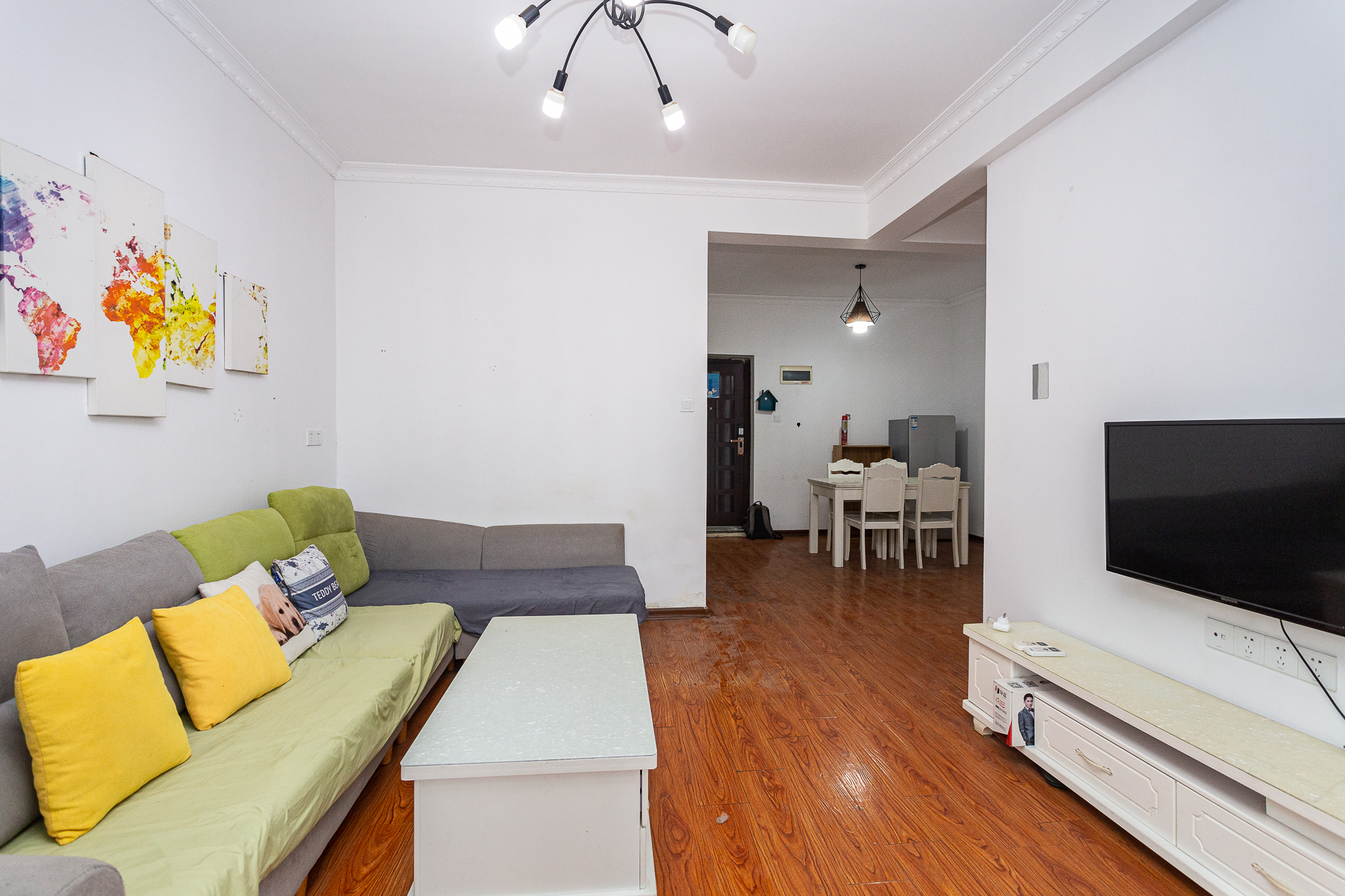 嘉宇银杉(嘉宇西苑) 3室1厅1卫 86.0万 嘉宇银杉(嘉宇西苑) 3室1厅1卫 86.0万客厅