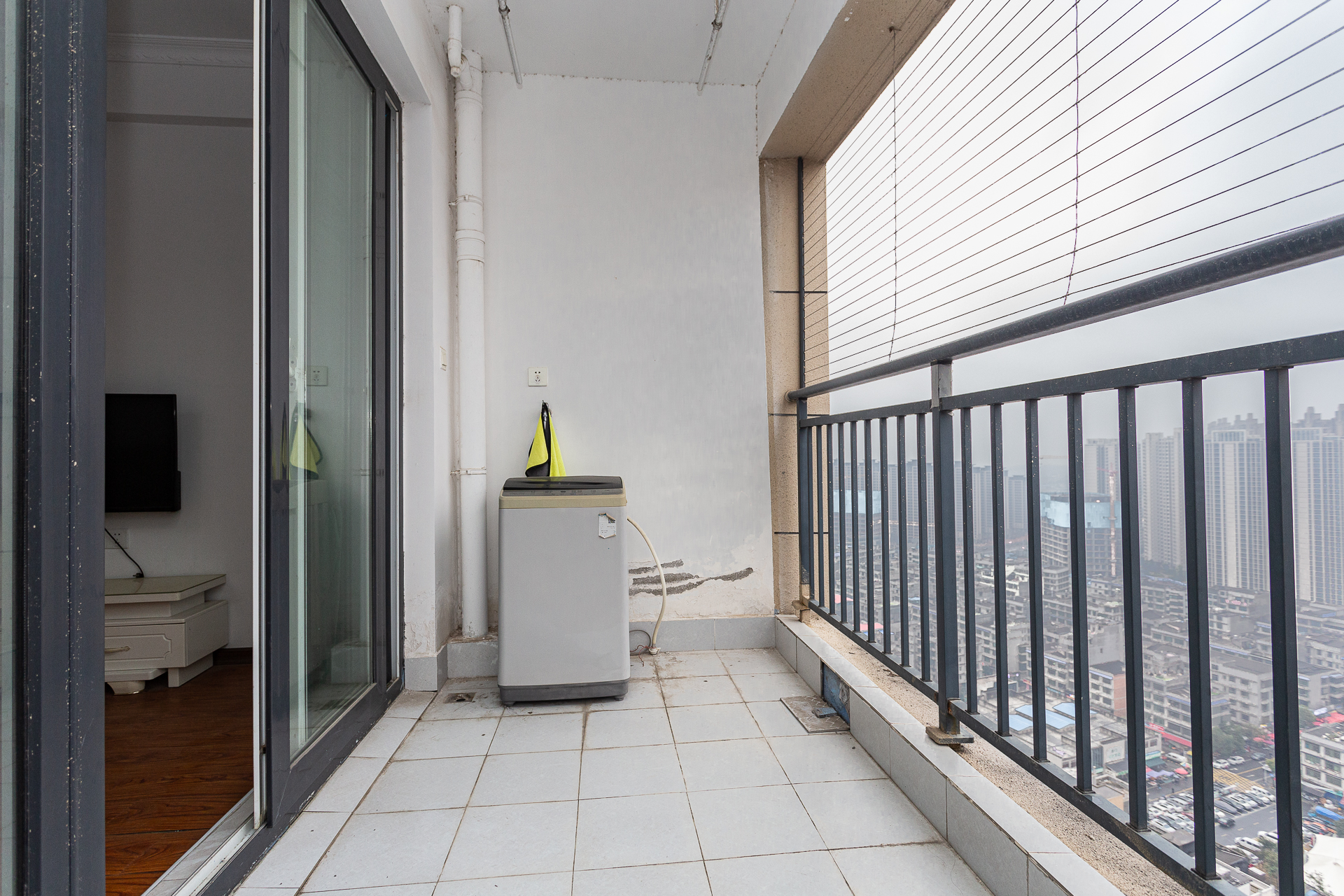 嘉宇银杉(嘉宇西苑) 3室1厅1卫 86.0万 嘉宇银杉(嘉宇西苑) 3室1厅1卫 86.0万阳台