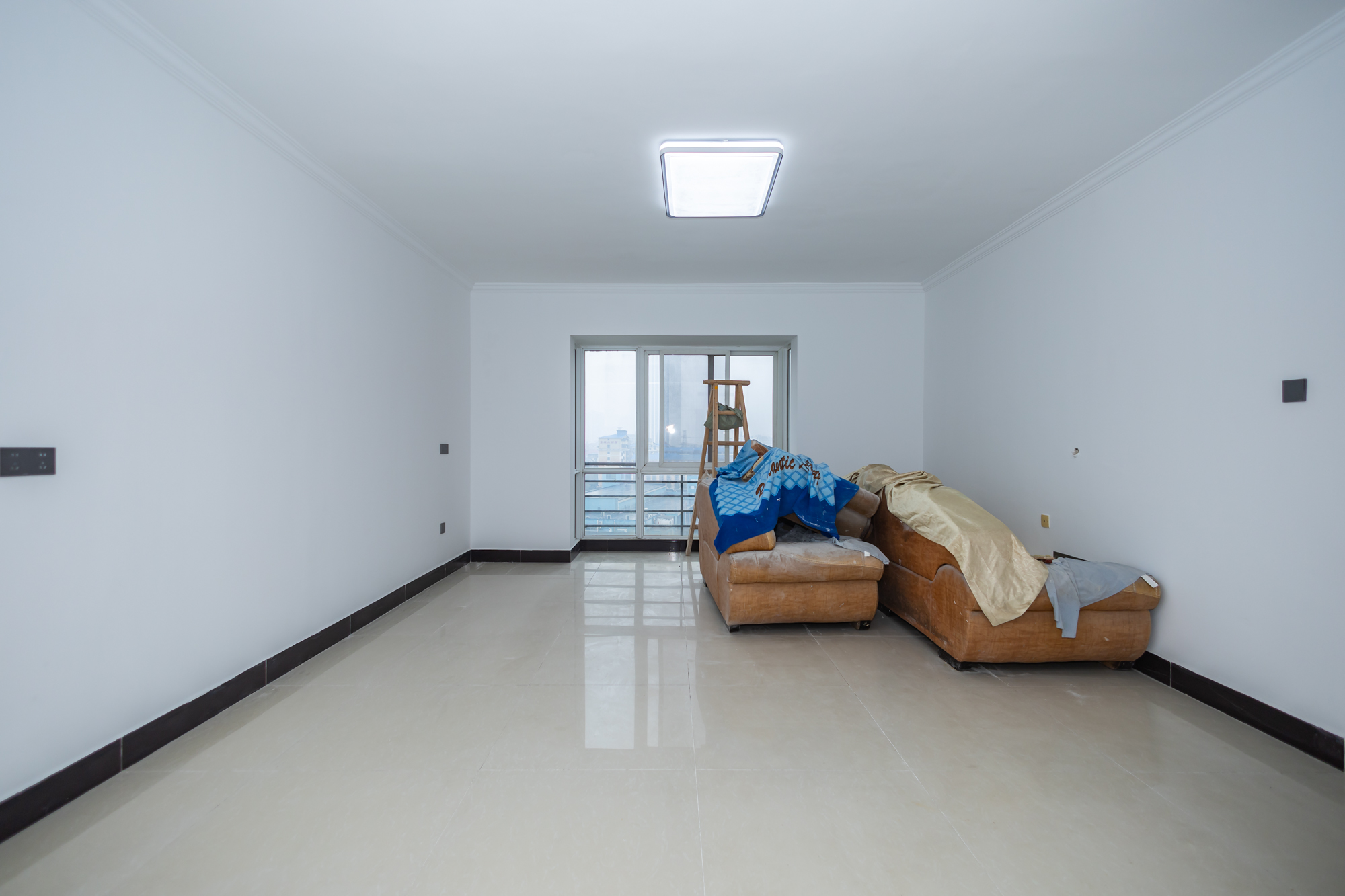 楚天馨苑  3室2厅2卫    99.0万 楚天馨苑  3室2厅2卫    99.0万客厅