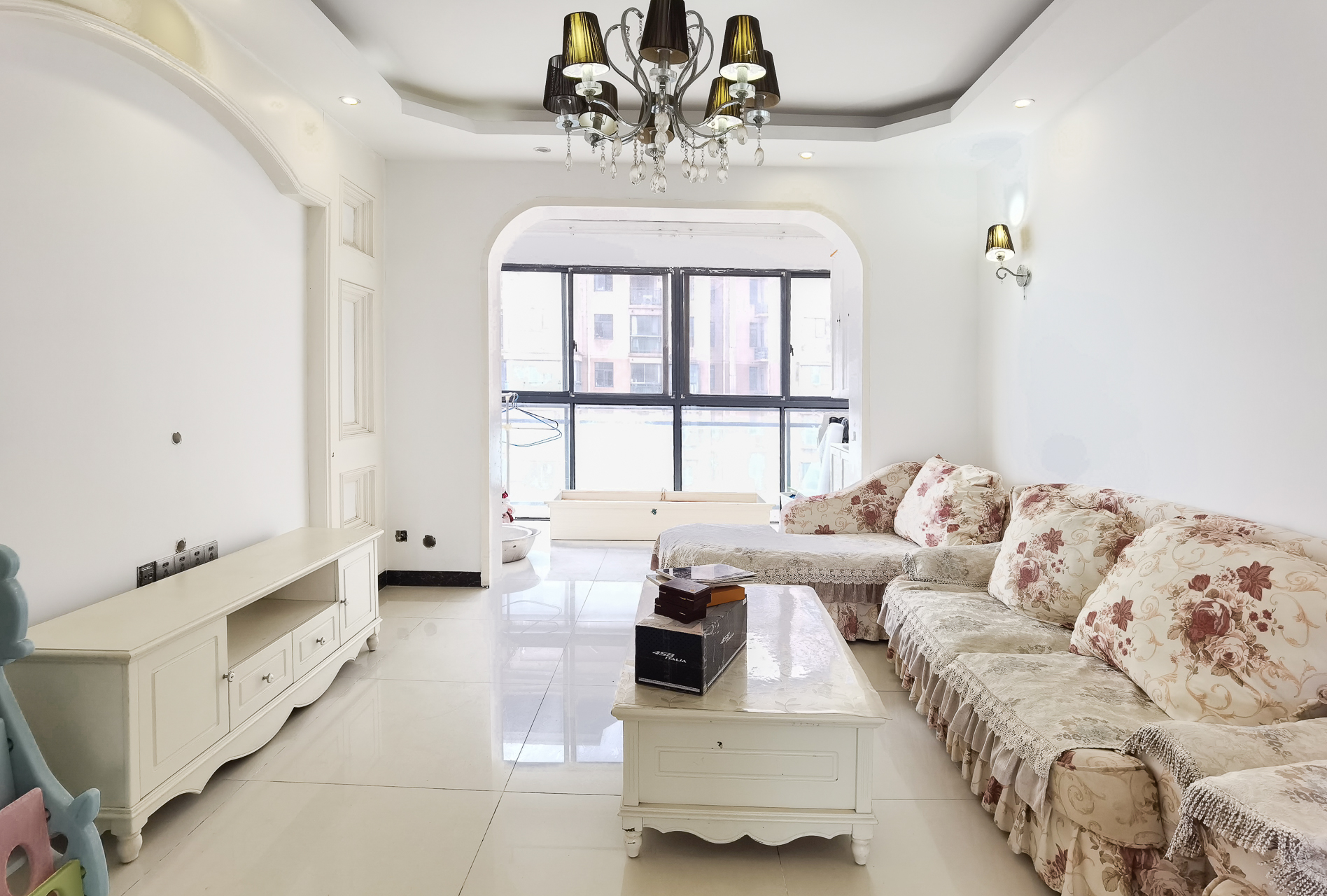 珠江东方明珠(新地东方明珠)一二期 3室2厅2卫 84.0万 珠江东方明珠(新地东方明珠)一二期 3室2厅2卫 84.0万客厅