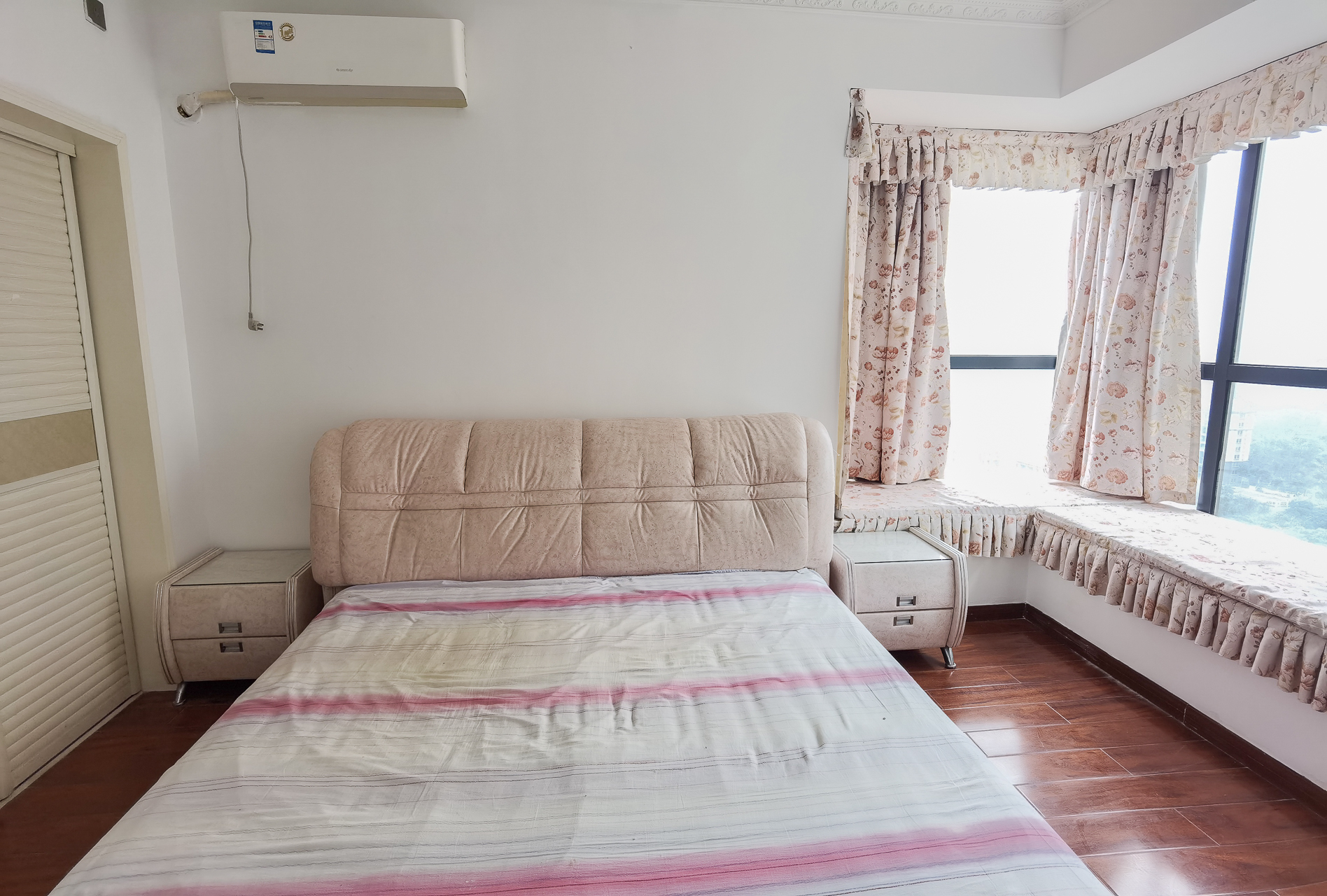 珠江东方明珠（新地东方明珠）一二期  3室2厅2卫    84.0万卧室