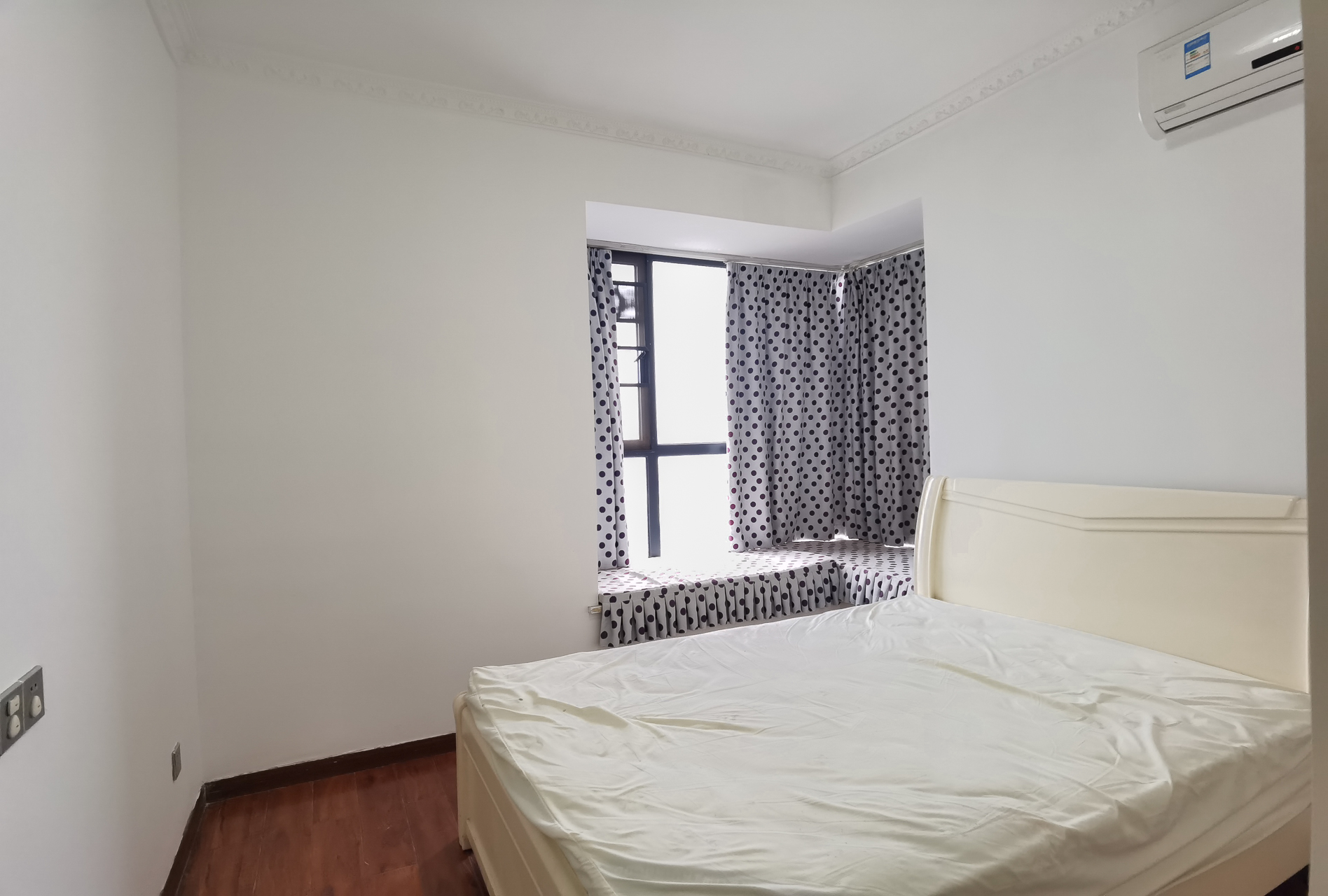 珠江东方明珠（新地东方明珠）一二期  3室2厅2卫    84.0万卧室