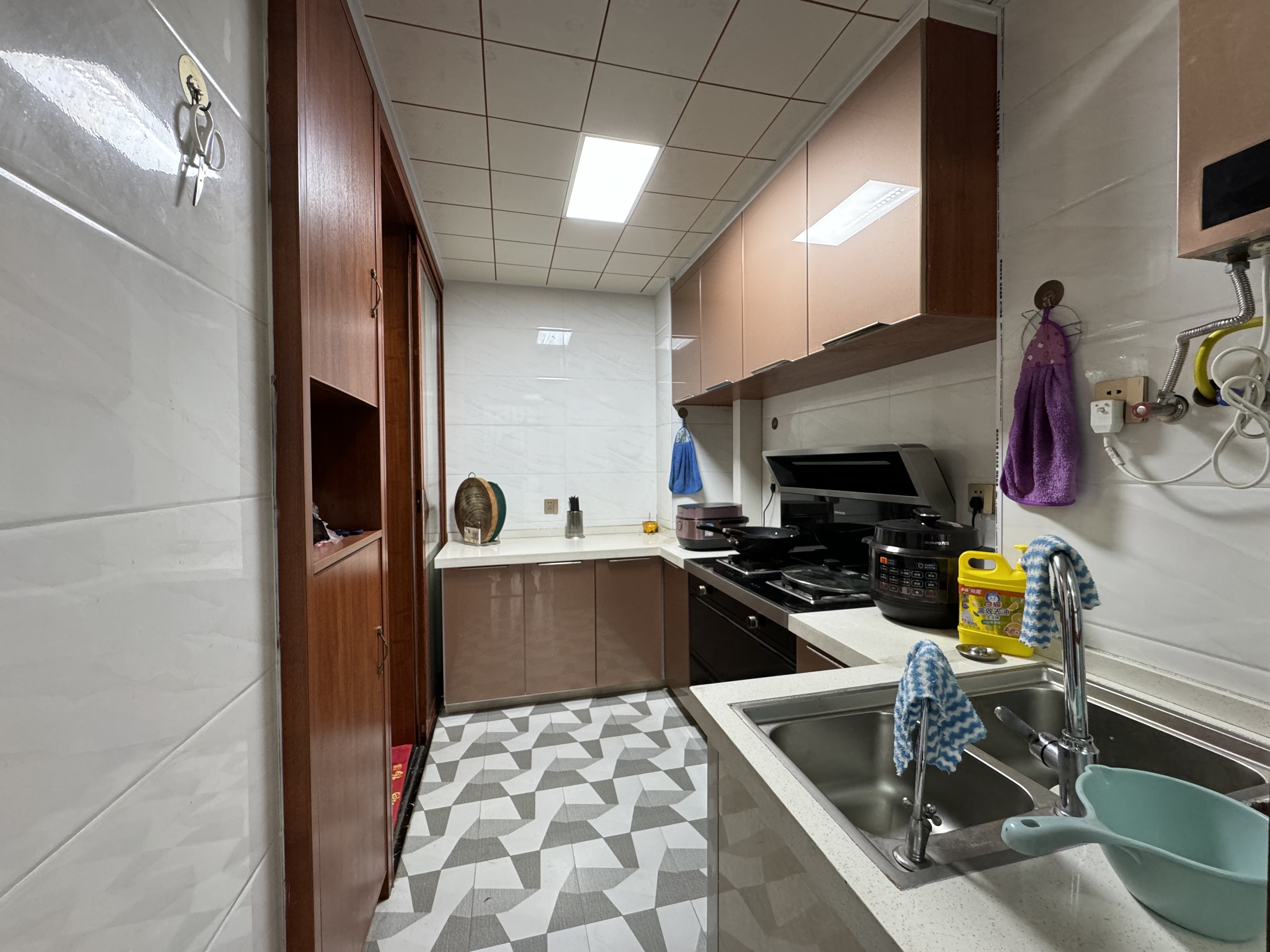 体育新城 3室2厅2卫 63.0万 体育新城 3室2厅2卫 63.0万室内图