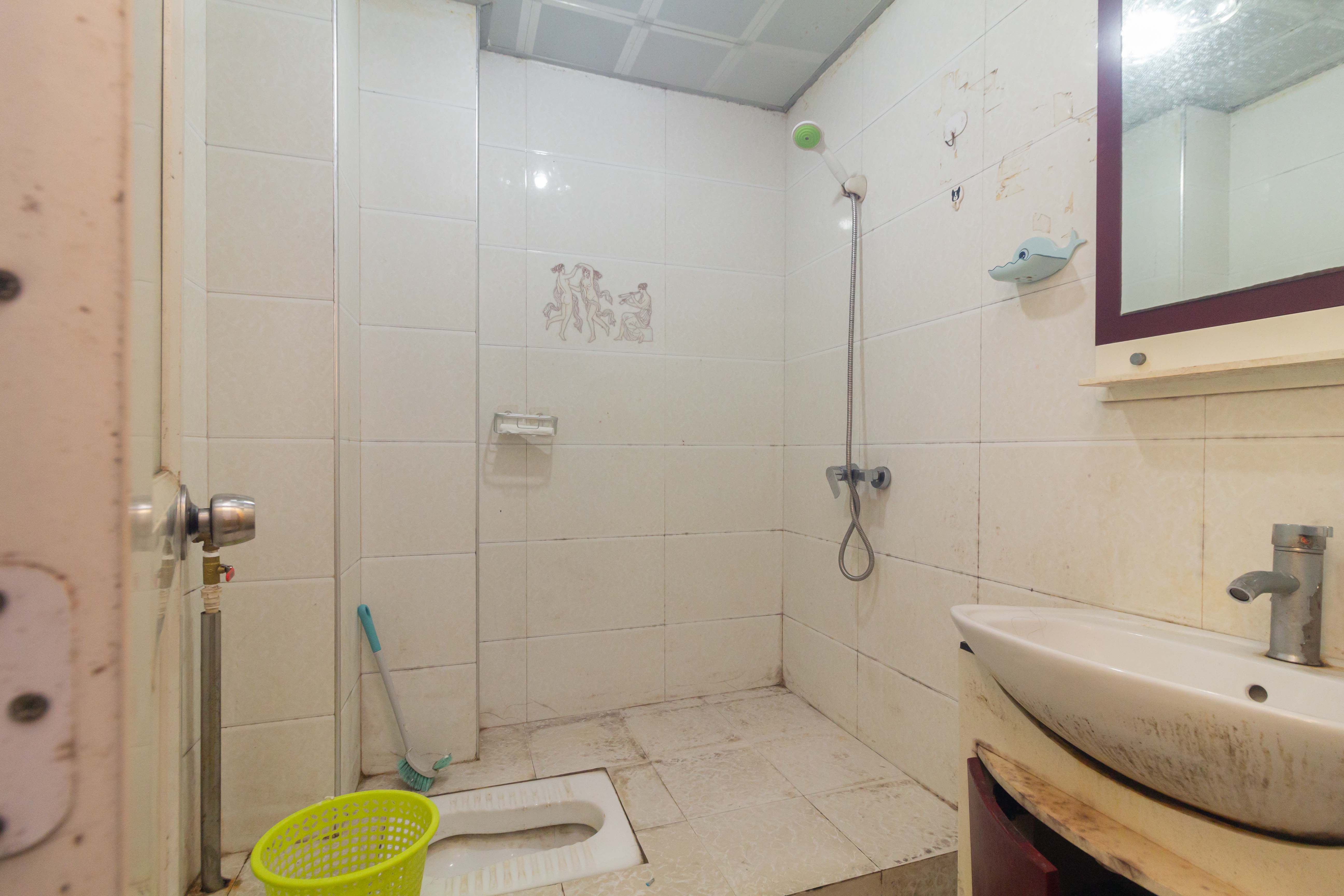 未来蜂巢 1室1厅1卫 19.8万 未来蜂巢 1室1厅1卫 19.8万卫生间