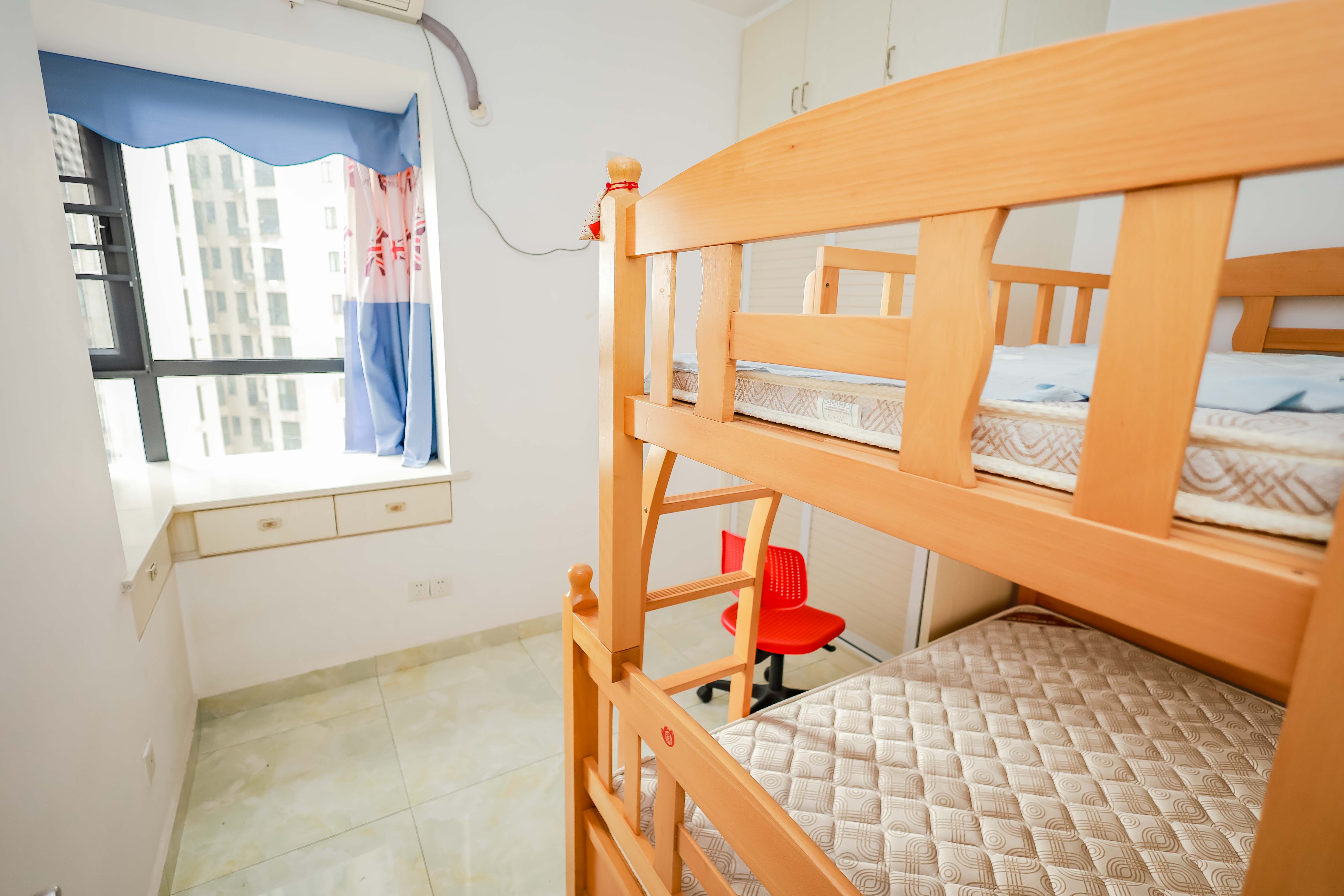 莱茵城 2室2厅1卫 59.0万 莱茵城 2室2厅1卫 59.0万卧室