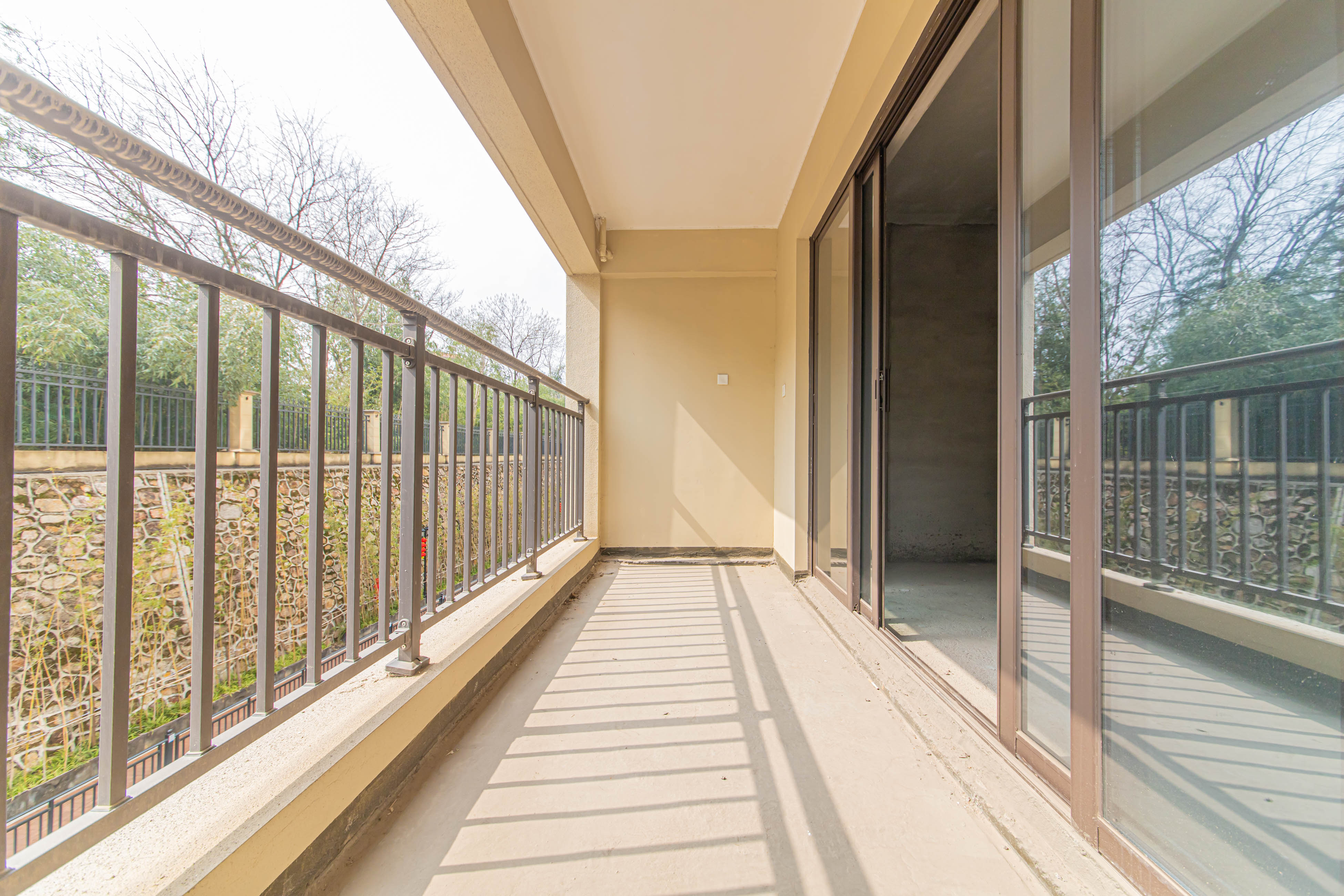 长沙美的梧桐庄园 4室2厅3卫 155.0万 长沙美的梧桐庄园 4室2厅3卫 155.0万阳台