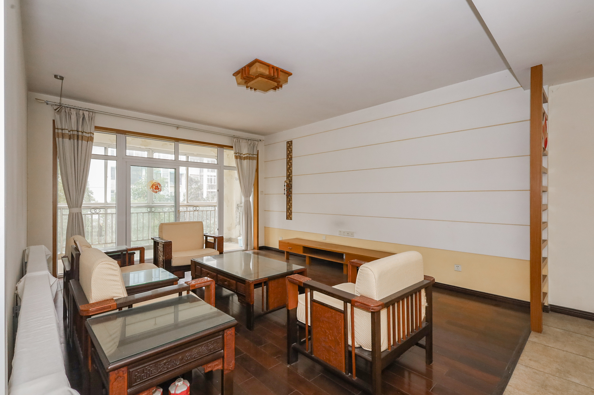 八方小区A区  4室2厅2卫    508.0万客厅