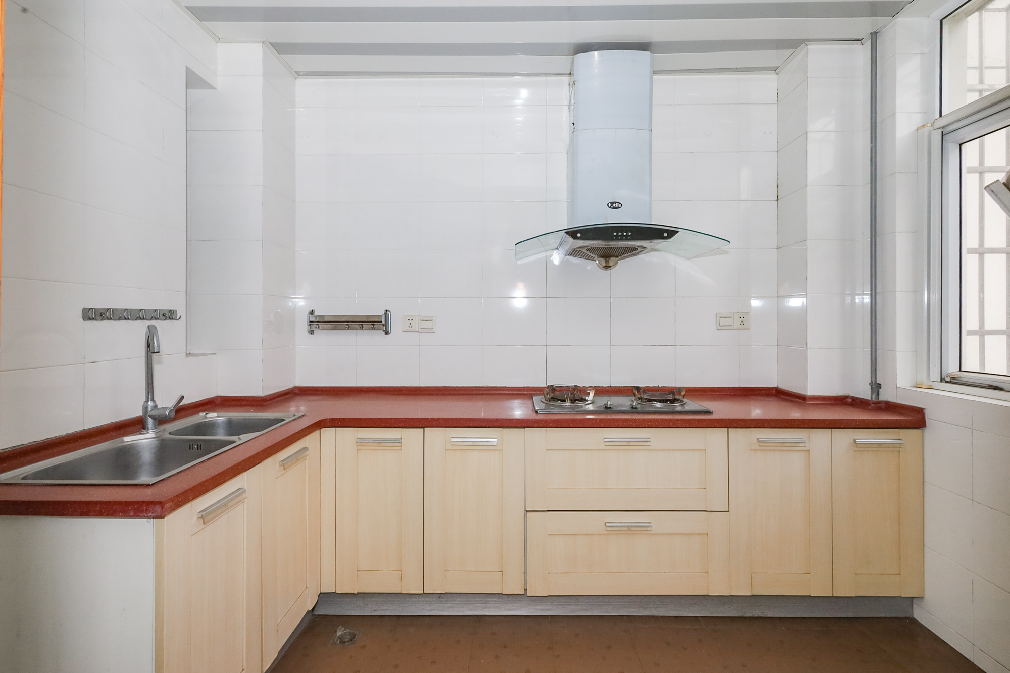 八方小区A区  4室2厅2卫    508.0万厨房