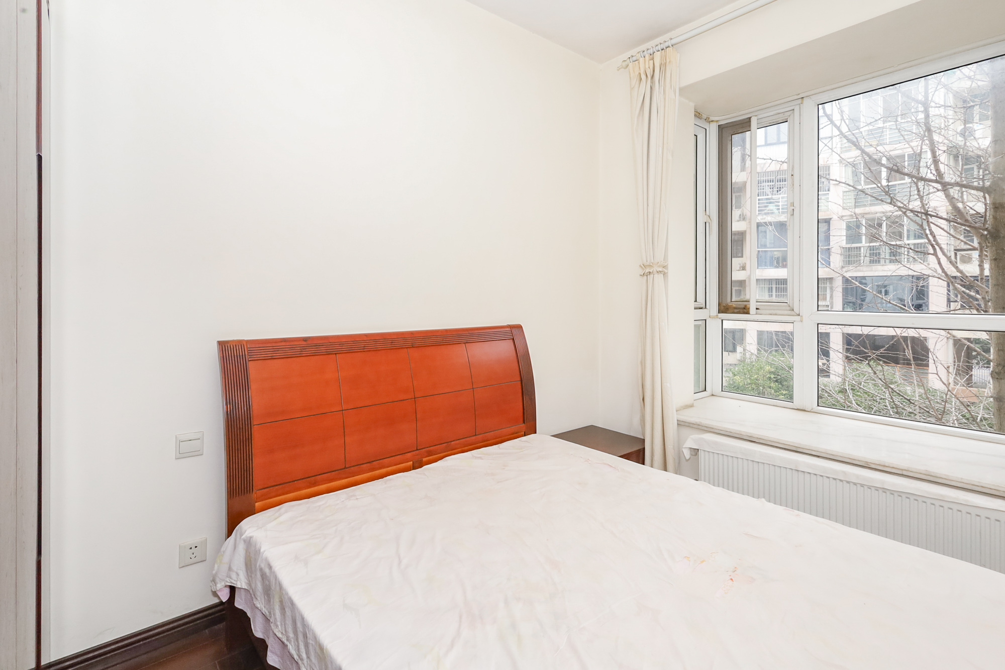 八方小区A区  4室2厅2卫    508.0万卧室