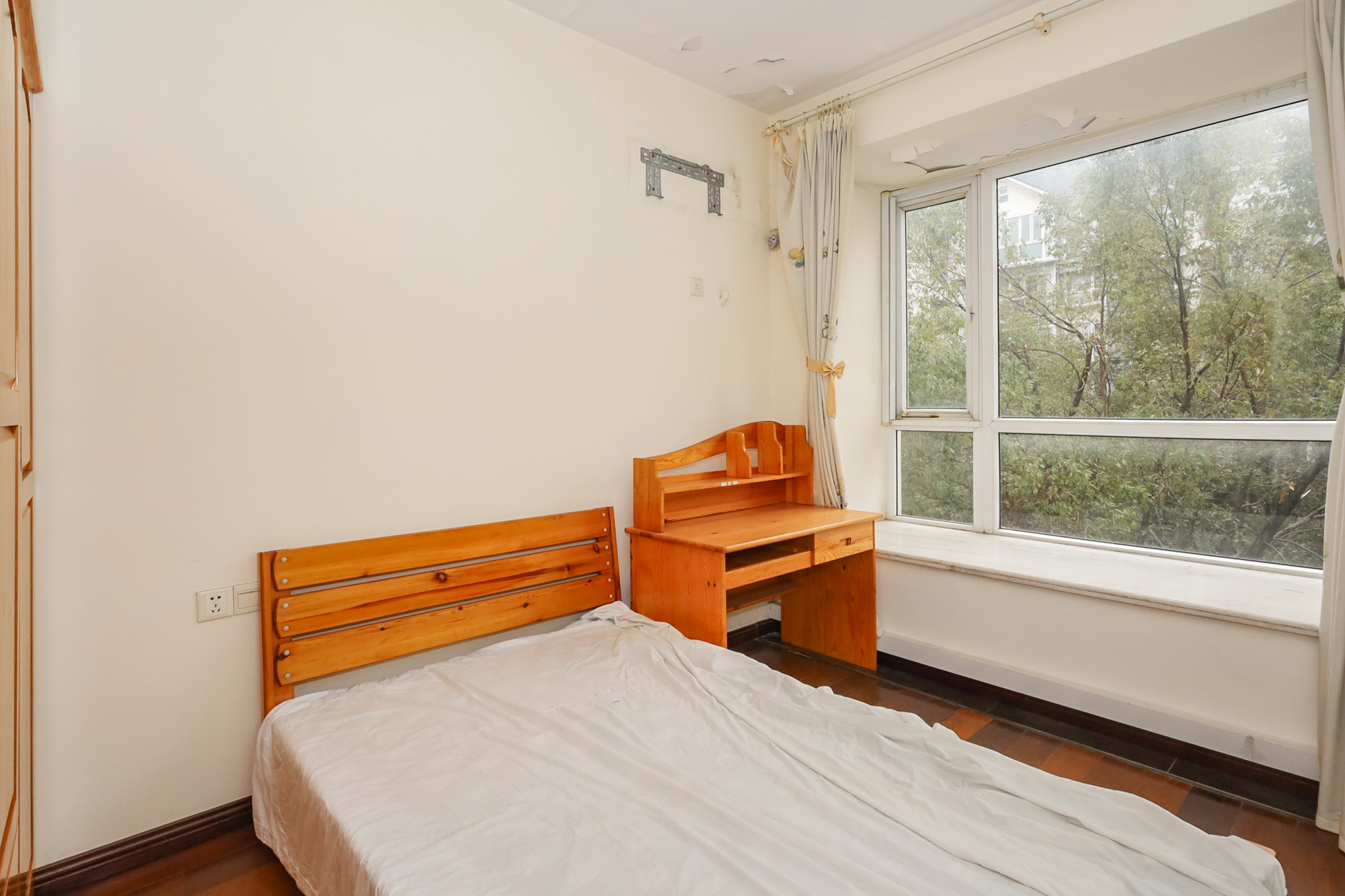 八方小区A区  4室2厅2卫    508.0万卧室