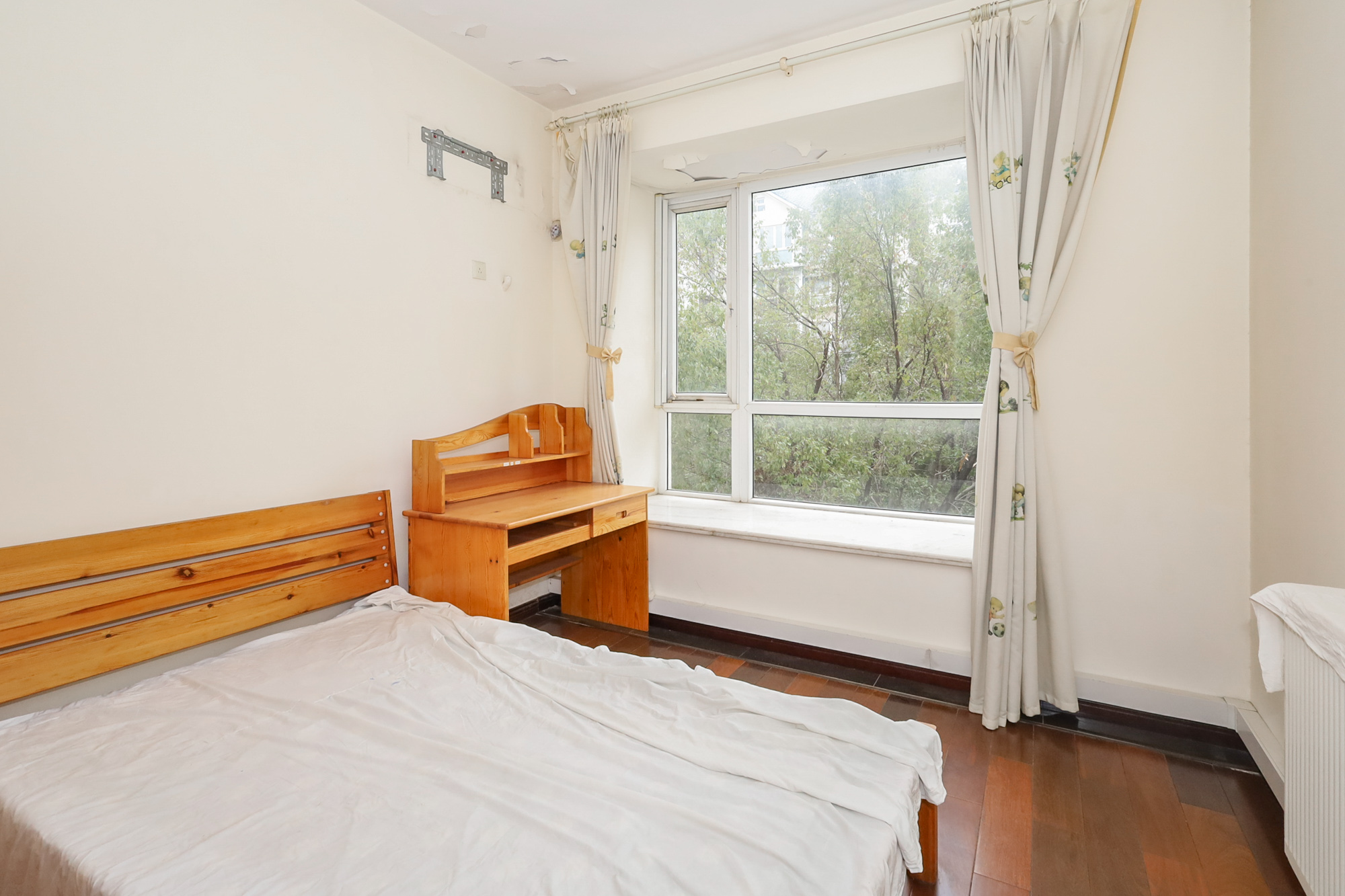 八方小区A区  4室2厅2卫    508.0万卧室