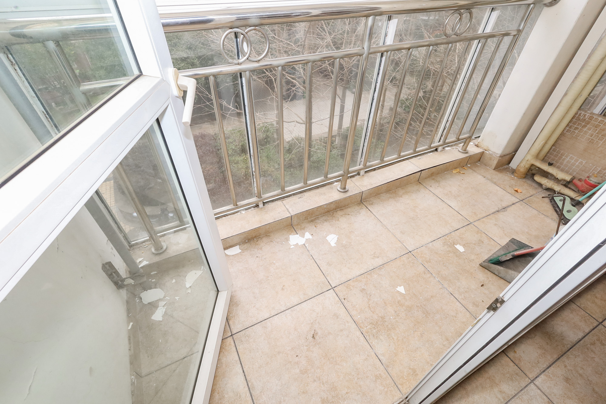 八方小区A区  4室2厅2卫    508.0万阳台