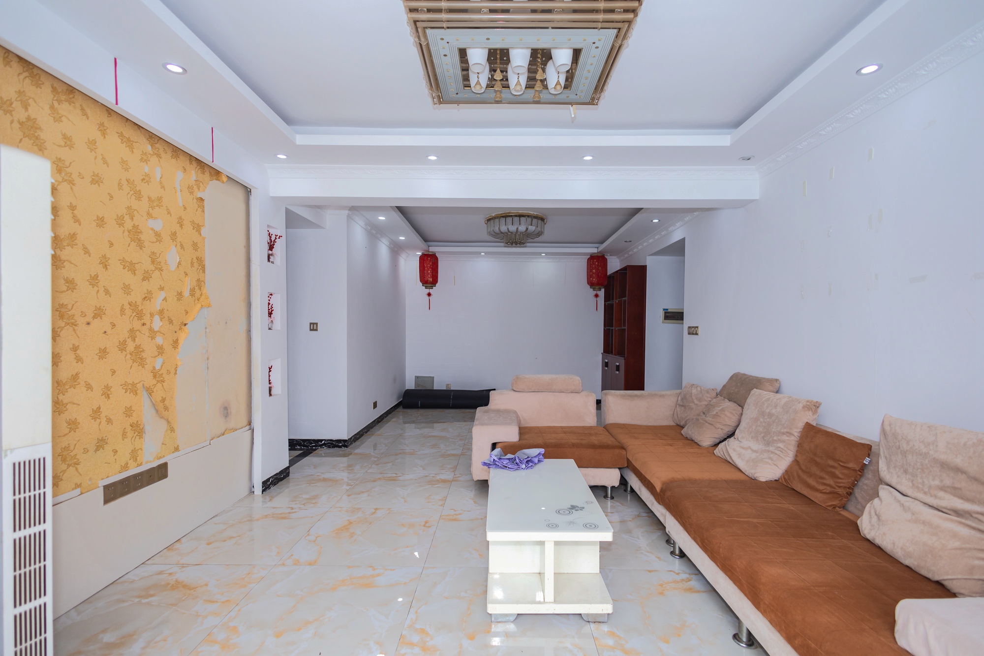 尚都花园城 4室2厅1卫 96.0万 尚都花园城 4室2厅1卫 96.0万客厅