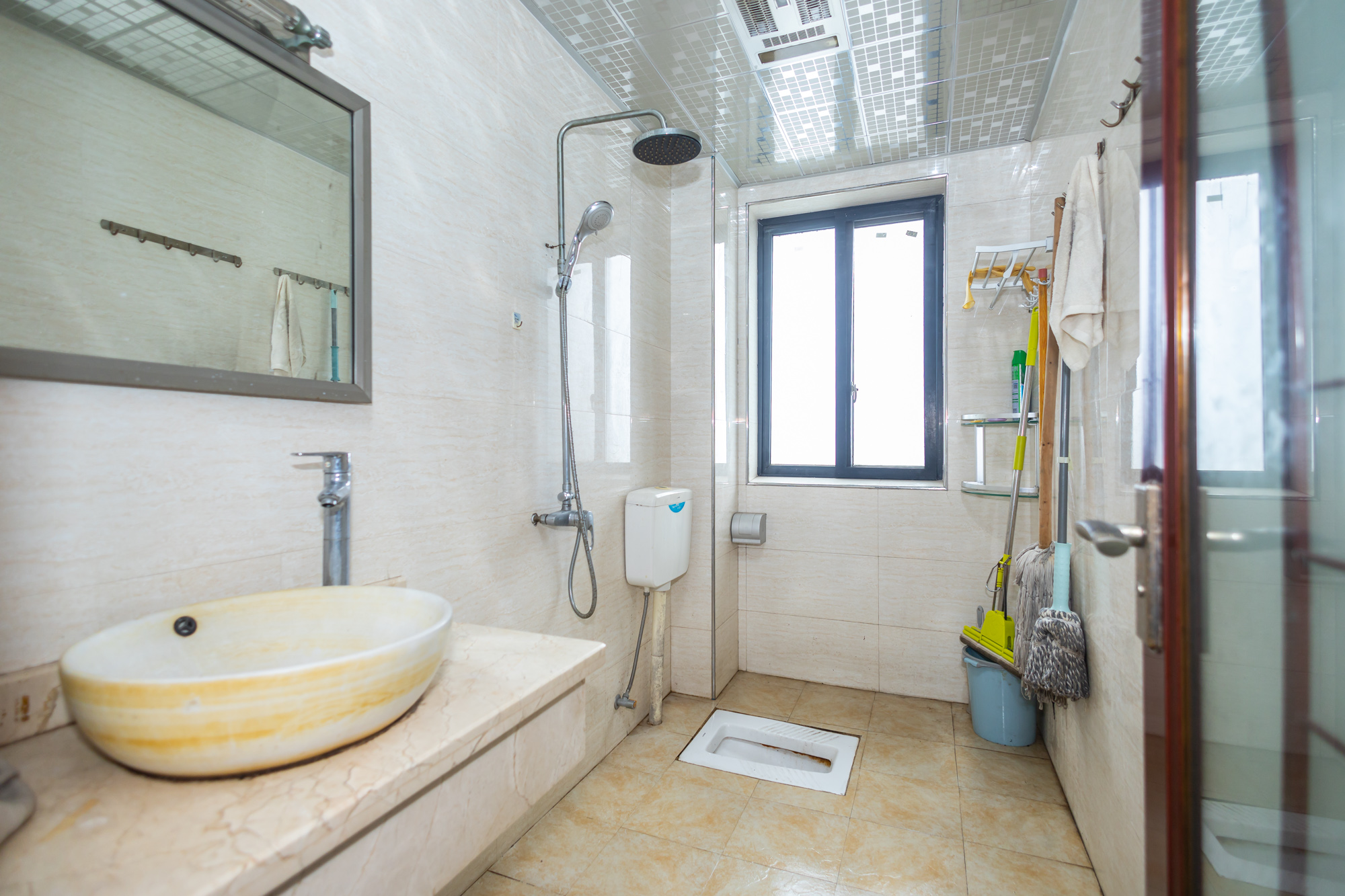 尚都花园城 4室2厅1卫 96.0万 尚都花园城 4室2厅1卫 96.0万卫生间