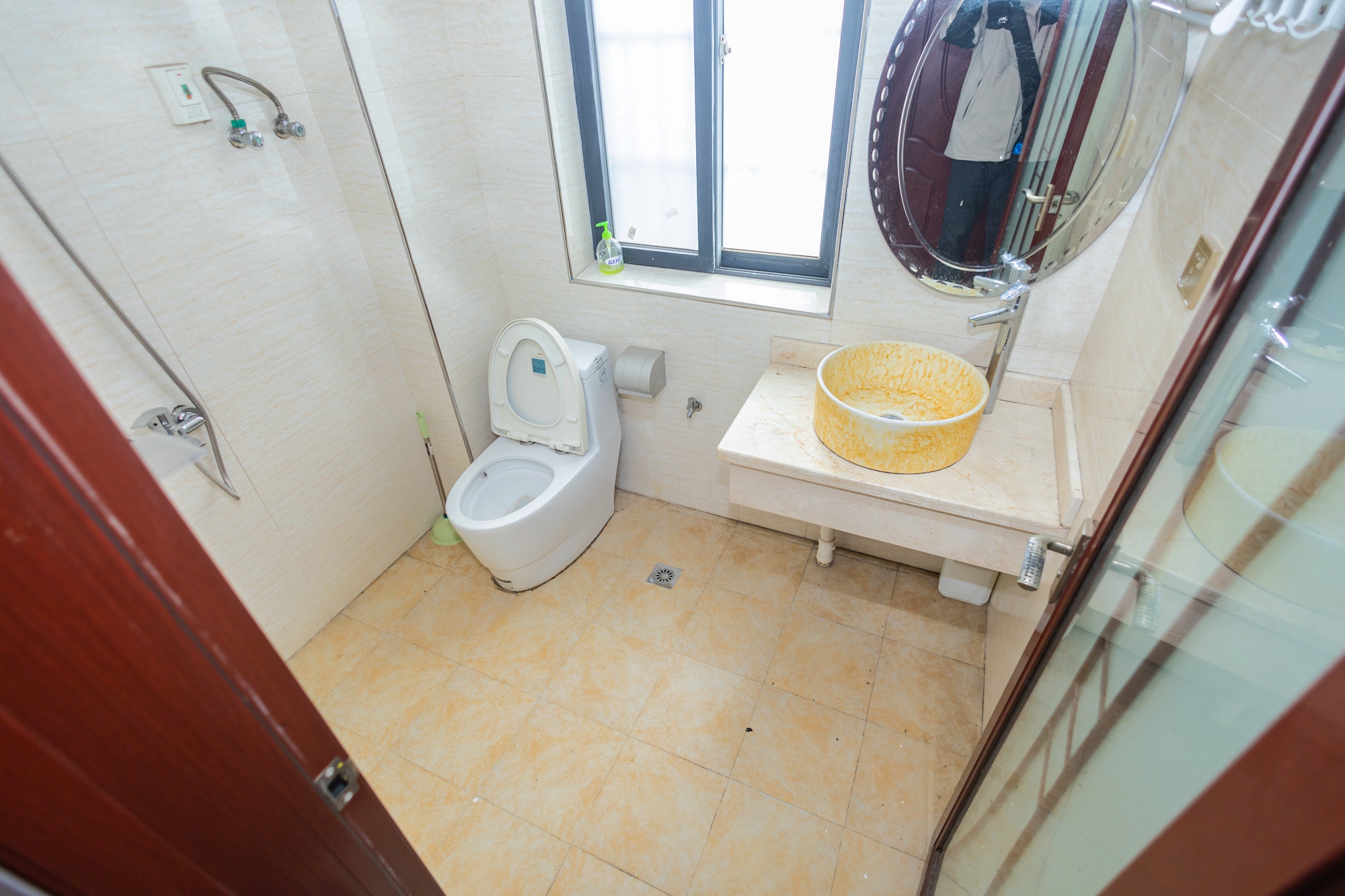 尚都花园城 4室2厅1卫 96.0万 尚都花园城 4室2厅1卫 96.0万卫生间