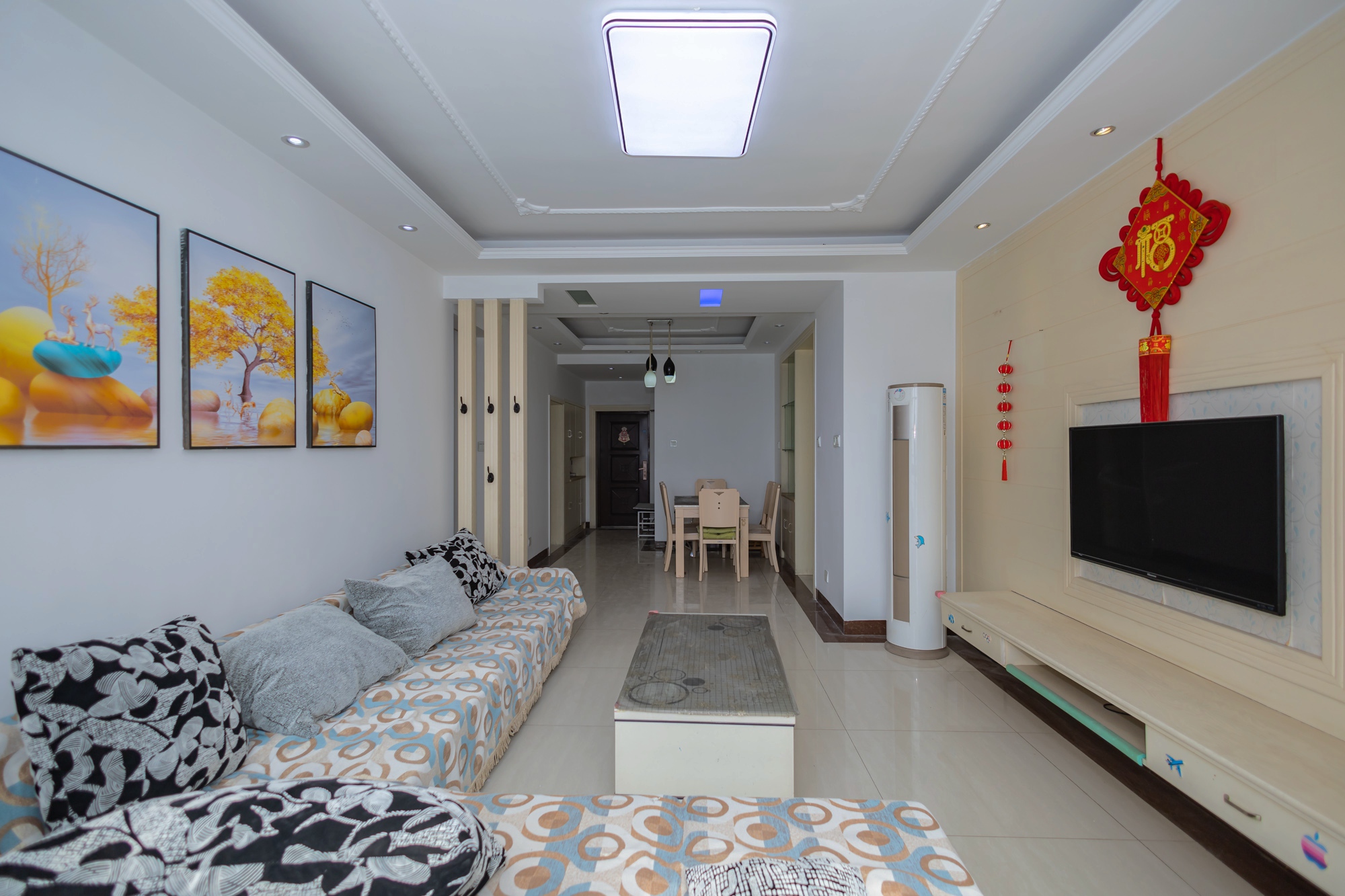 楚天世纪城东苑  3室2厅2卫    69.0万客厅