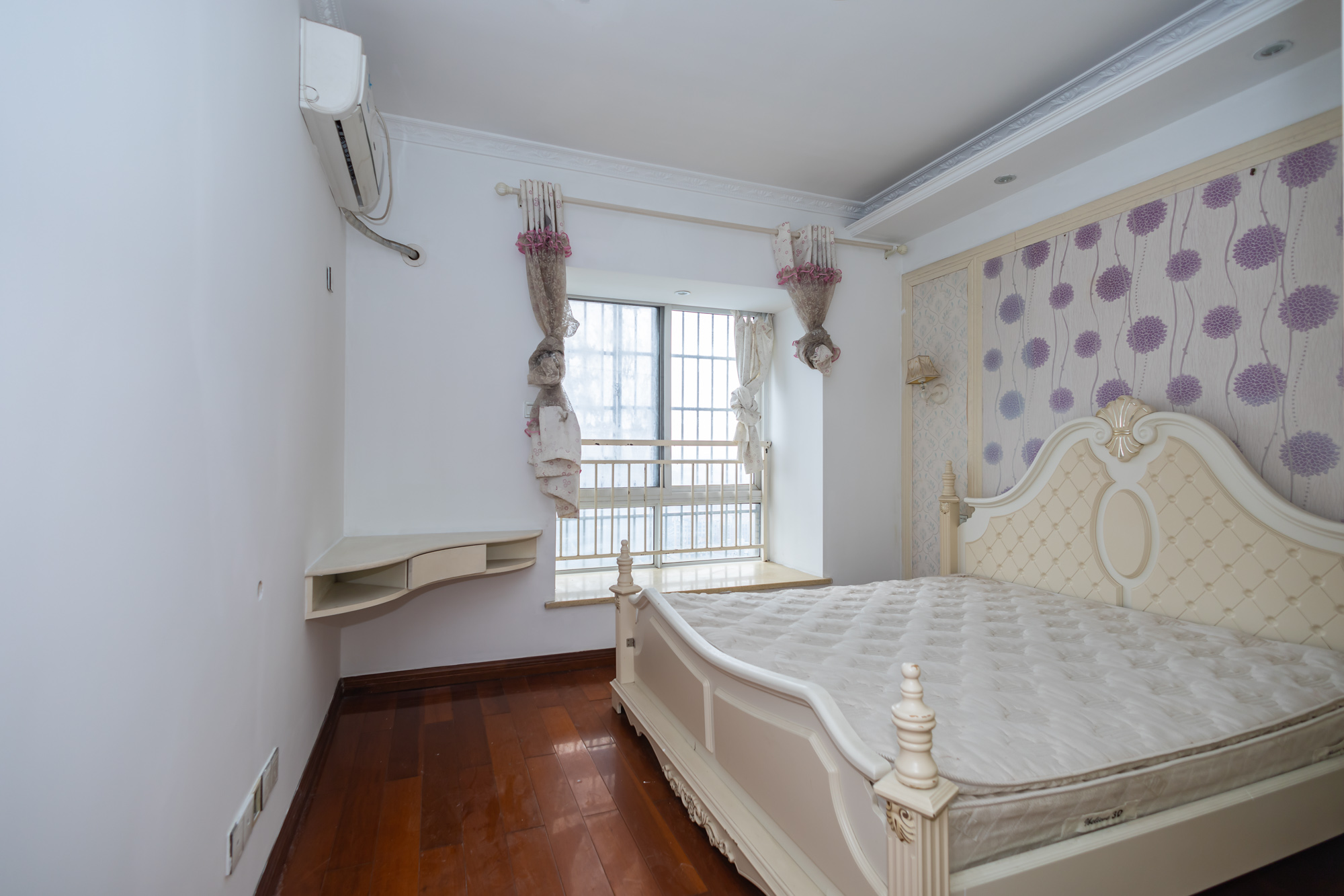 楚天世纪城东苑  3室2厅2卫    69.0万卧室