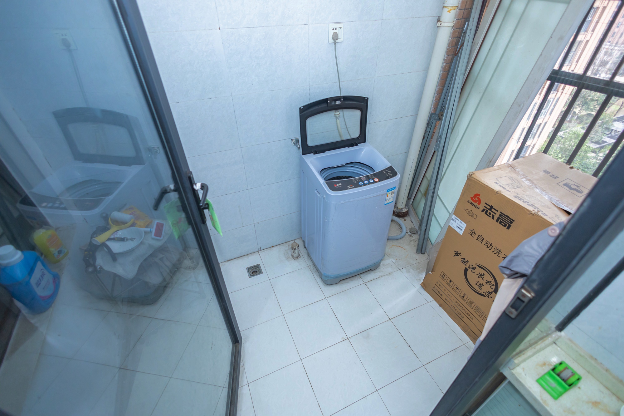 三一街区  3室2厅1卫   65.00万其他