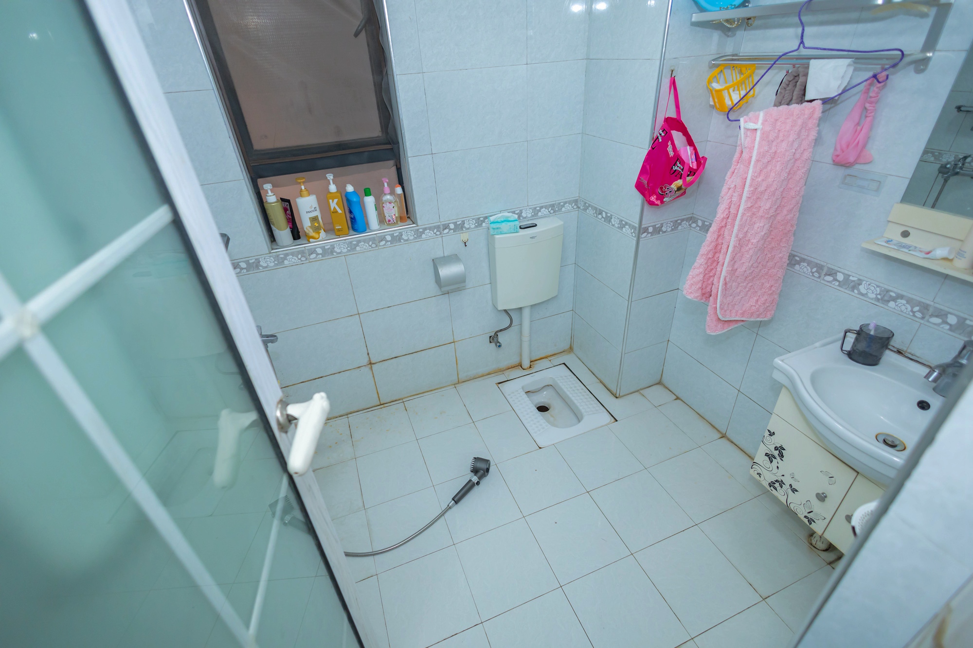 三一街区  3室2厅1卫   65.00万卫生间