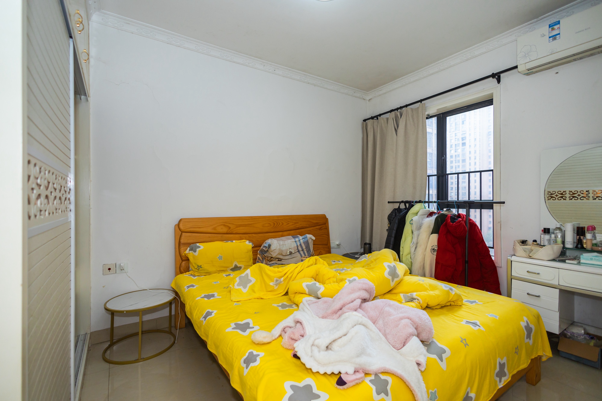 三一街区  3室2厅1卫   65.00万卧室