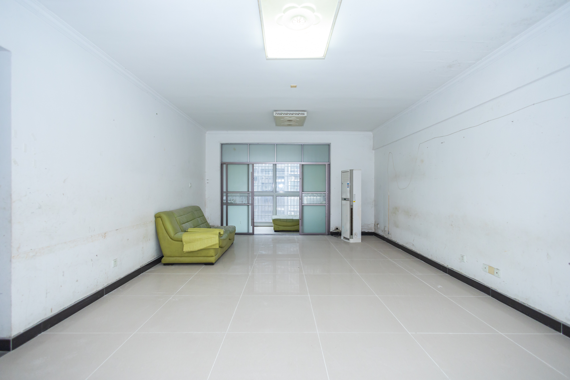 景上鑫苑 4室2厅1卫 88.0万 景上鑫苑 4室2厅1卫 88.0万客厅