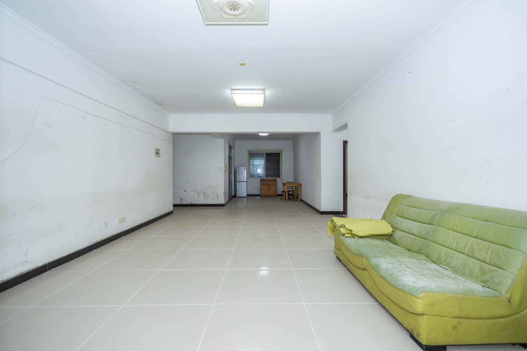 景上鑫苑  4室2厅1卫    88.0万客厅