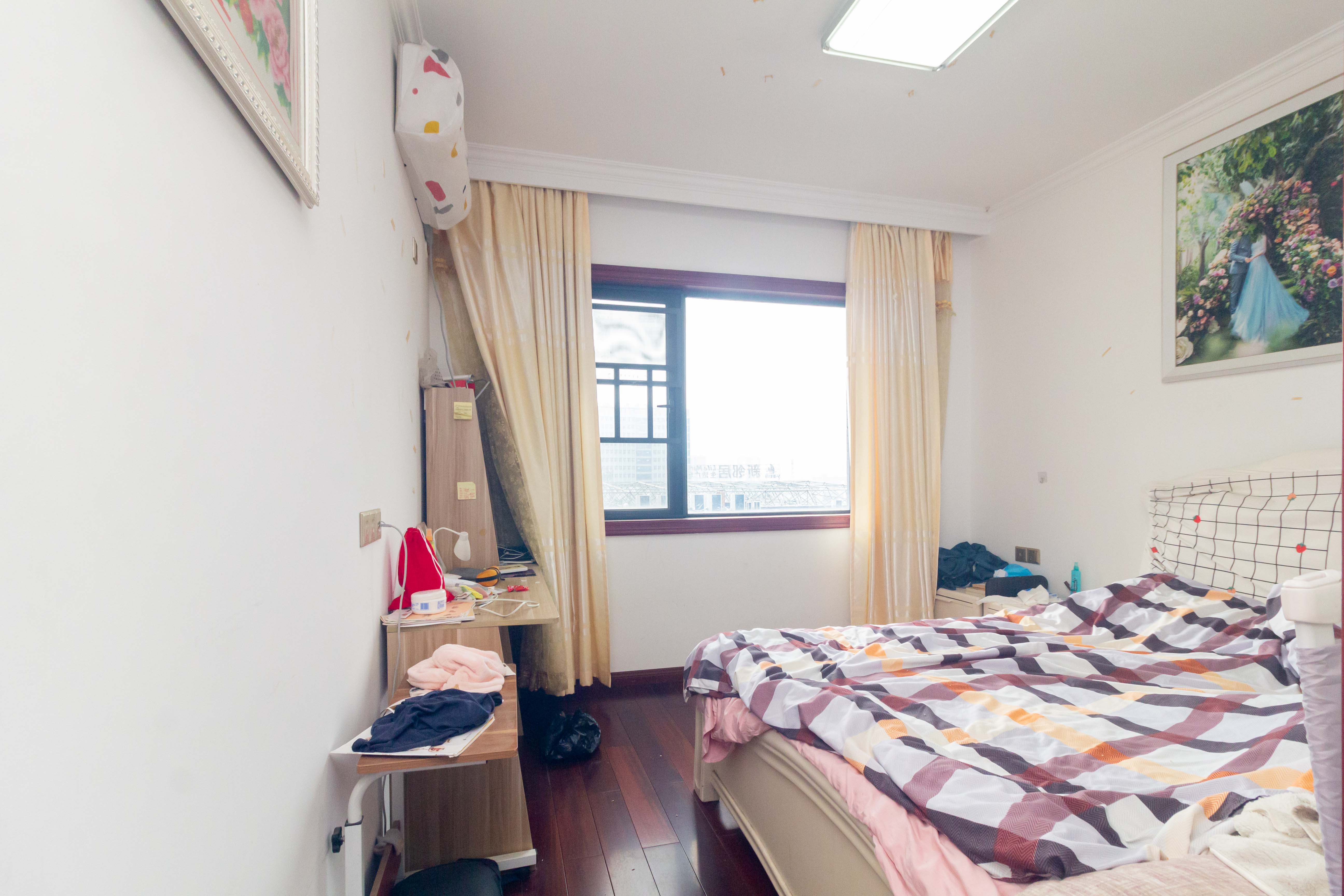汇一城（汇壹公馆）  4室2厅2卫   100.80万卧室